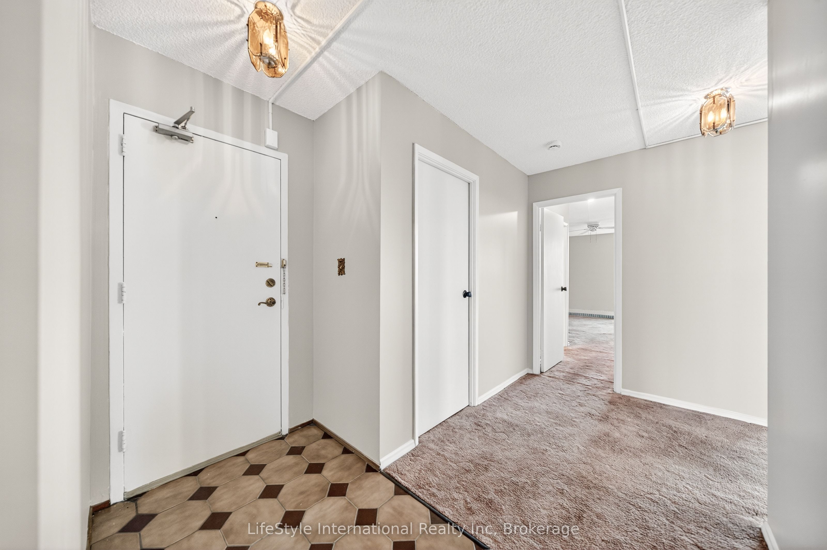 19 Woodlawn Road E 512 Property Photo 9
