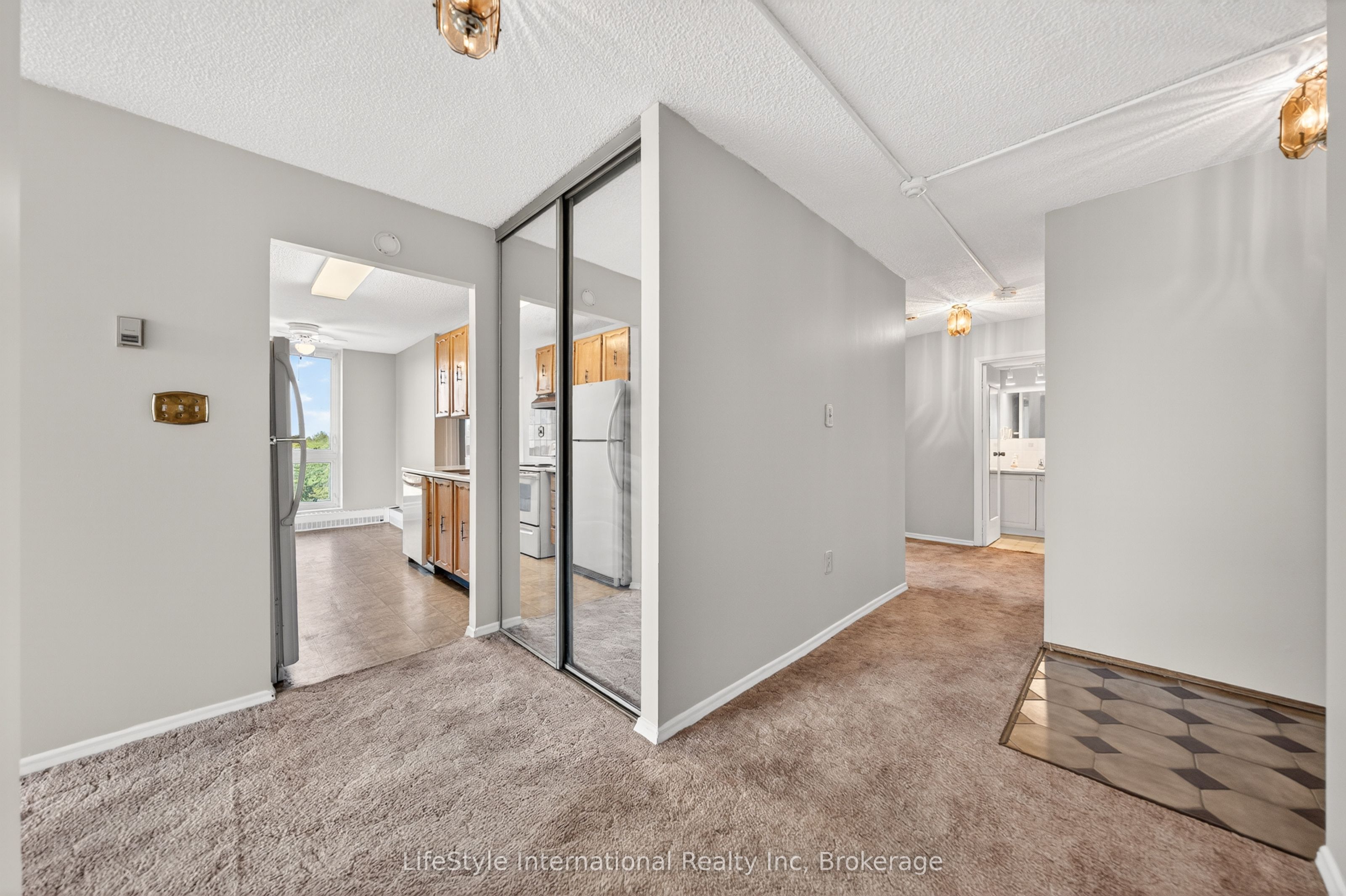 19 Woodlawn Road E 512 Property Photo 11