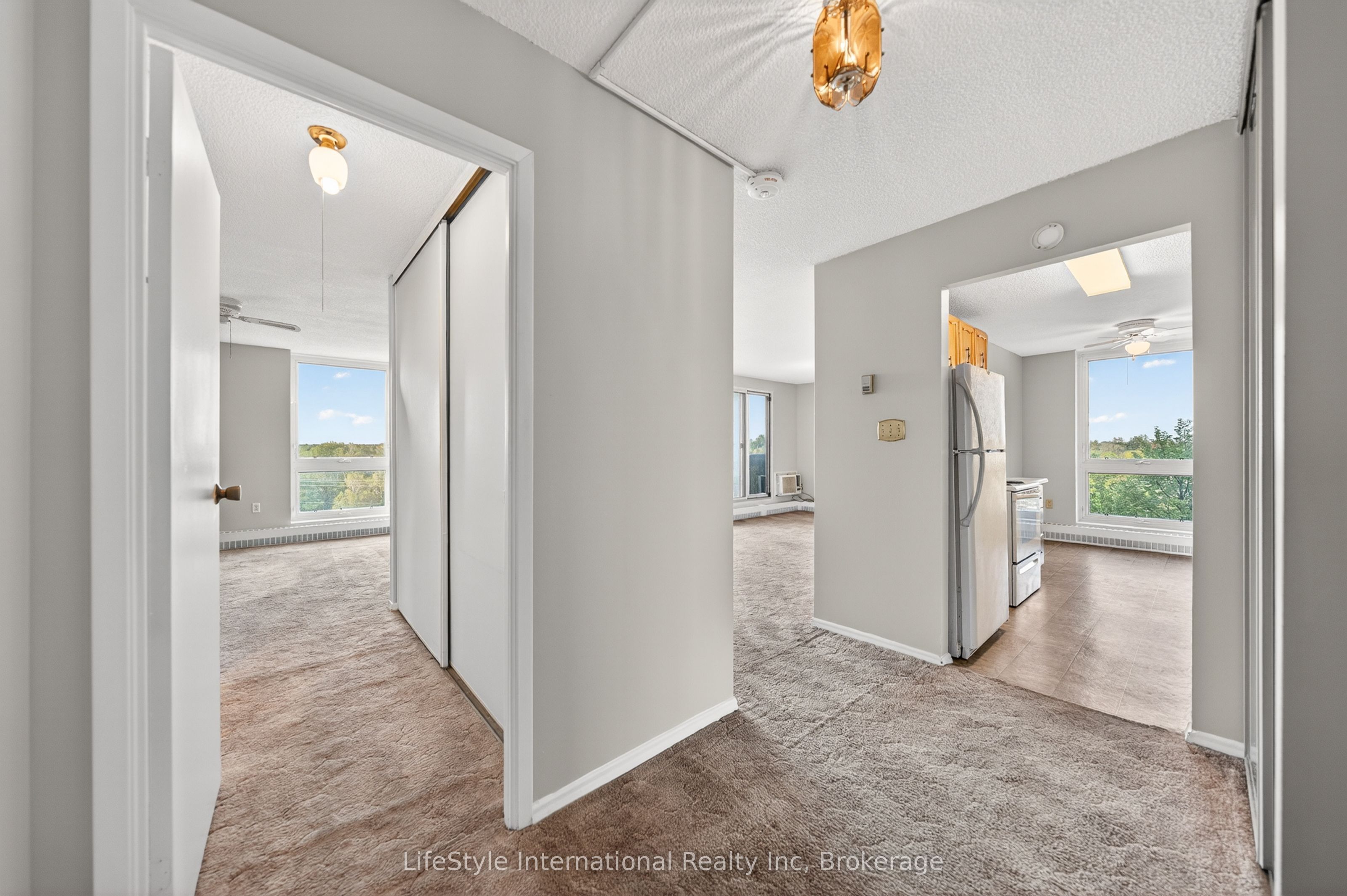19 Woodlawn Road E 512 Property Photo 12