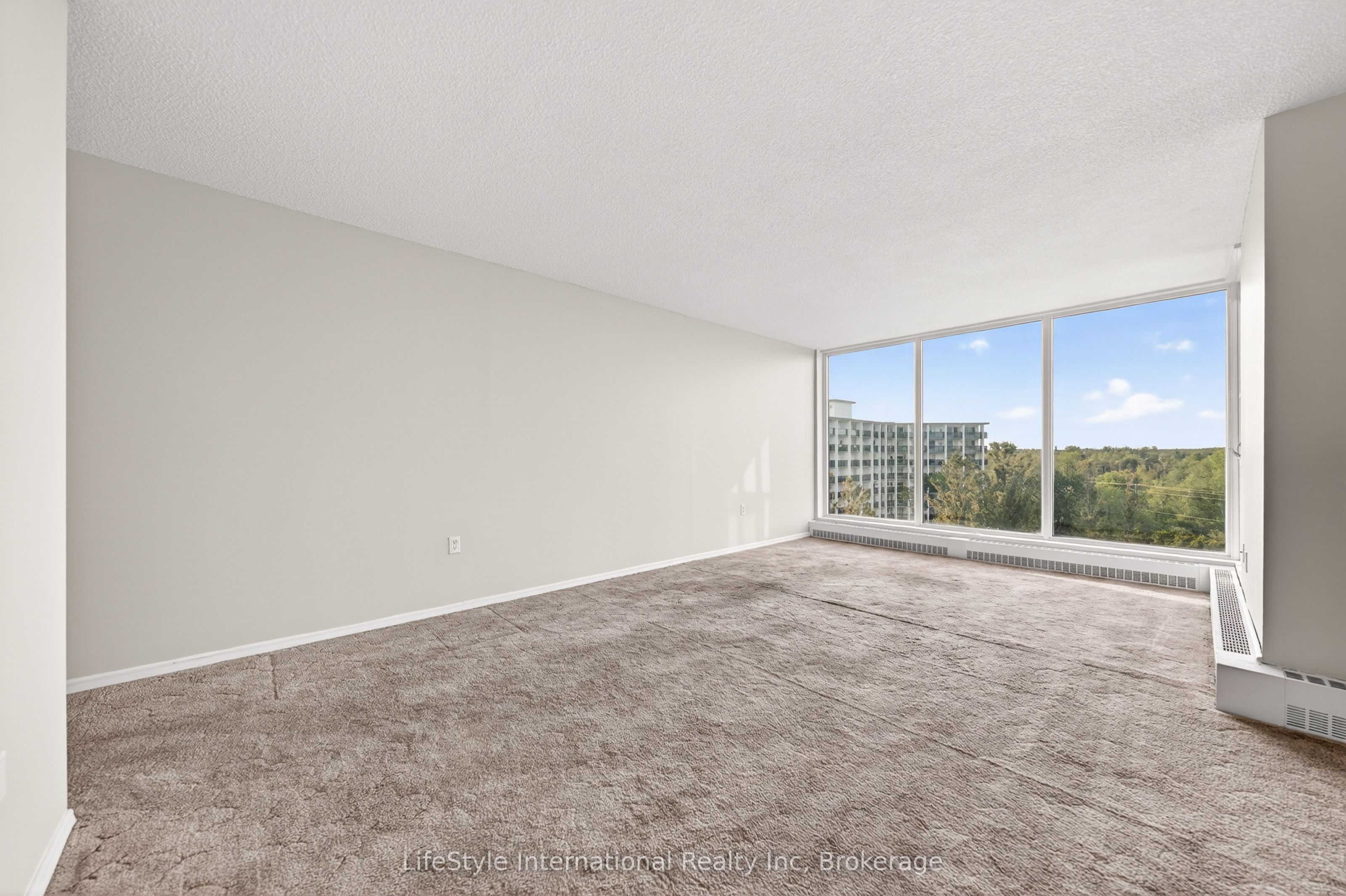 19 Woodlawn Road E 512 Property Photo 13