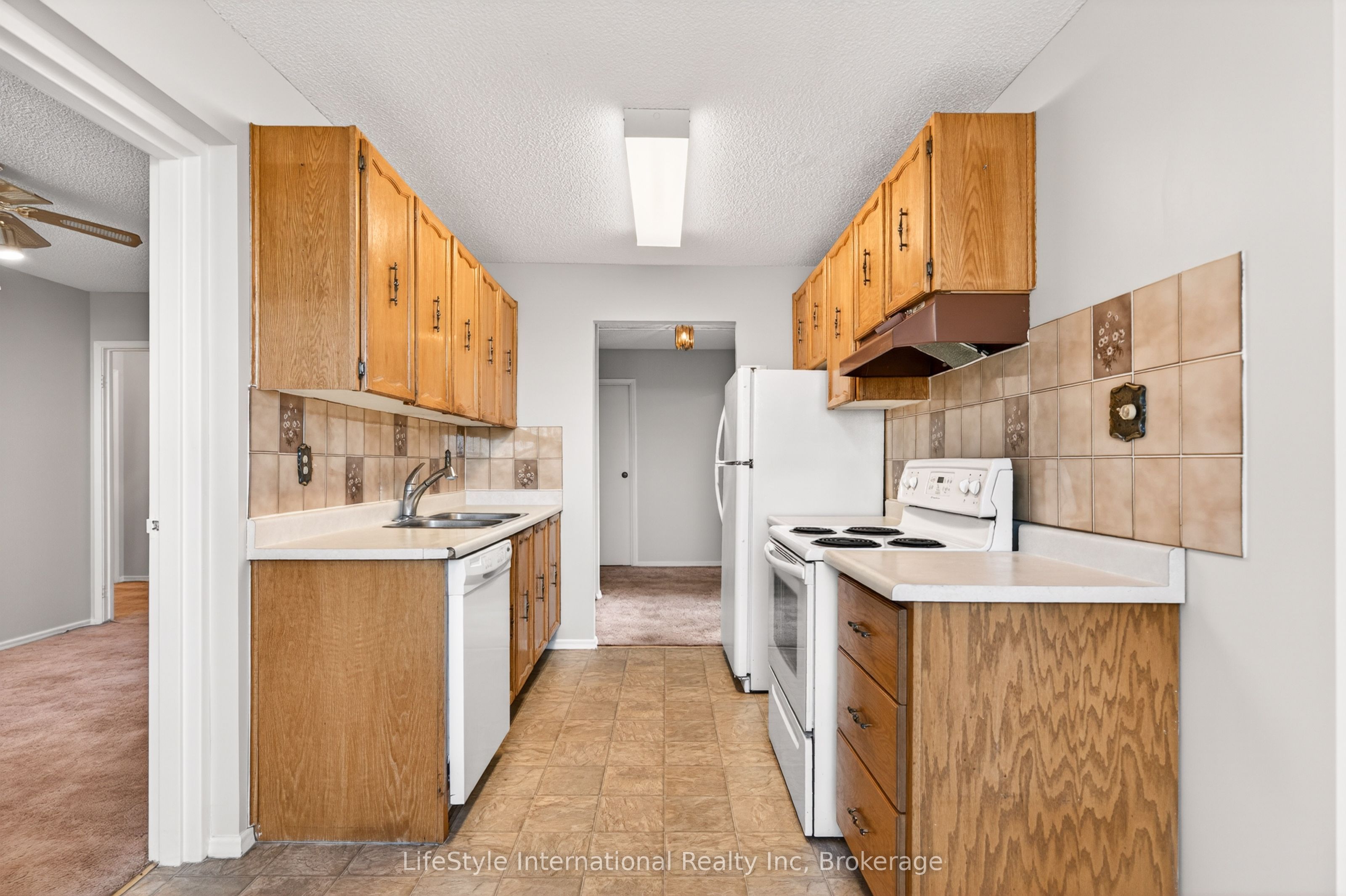 19 Woodlawn Road E 512 Property Photo 18