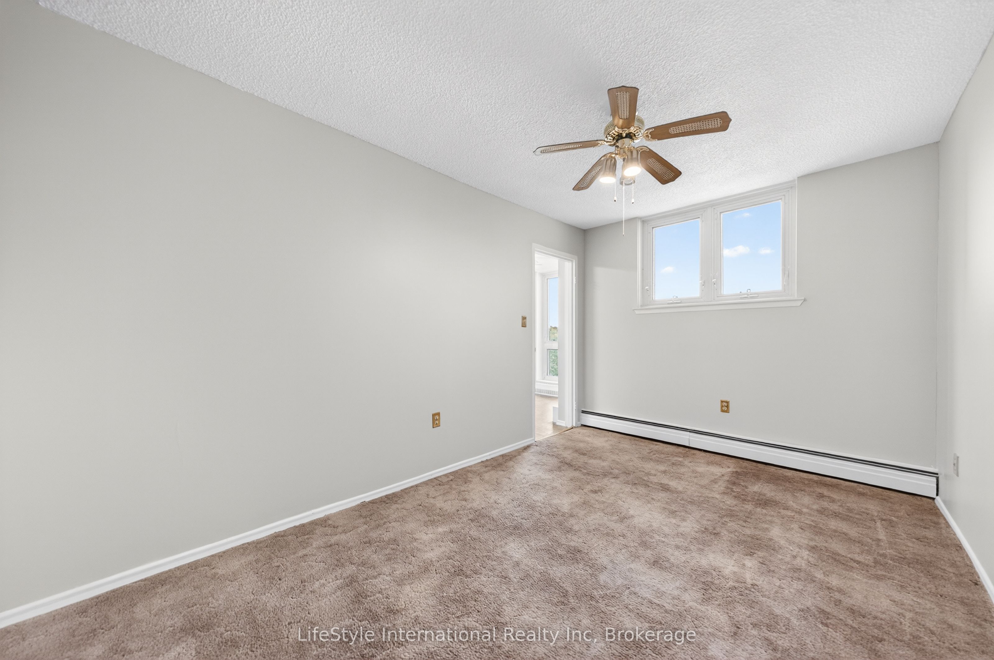 19 Woodlawn Road E 512 Property Photo 21