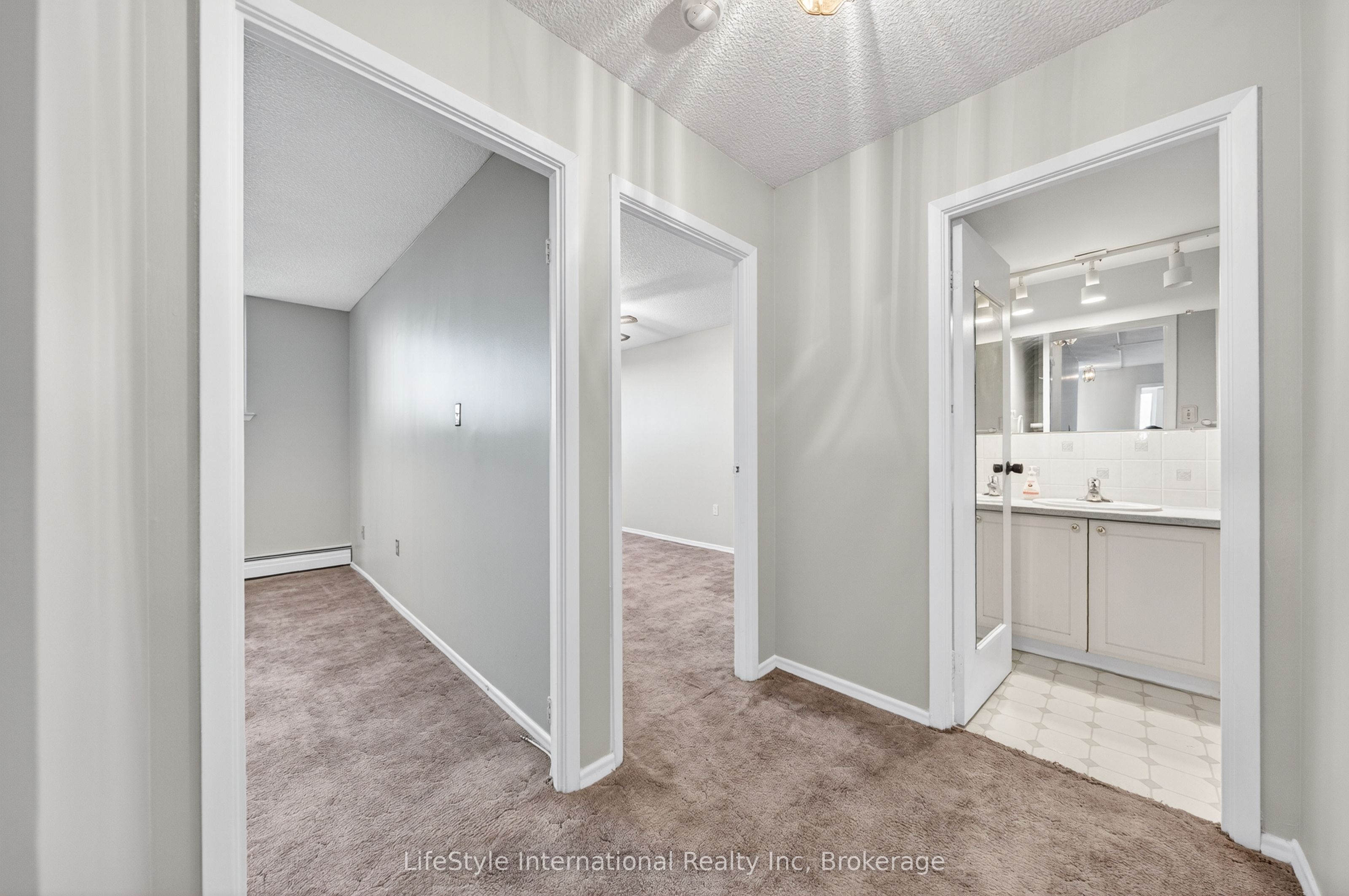 19 Woodlawn Road E 512 Property Photo 23