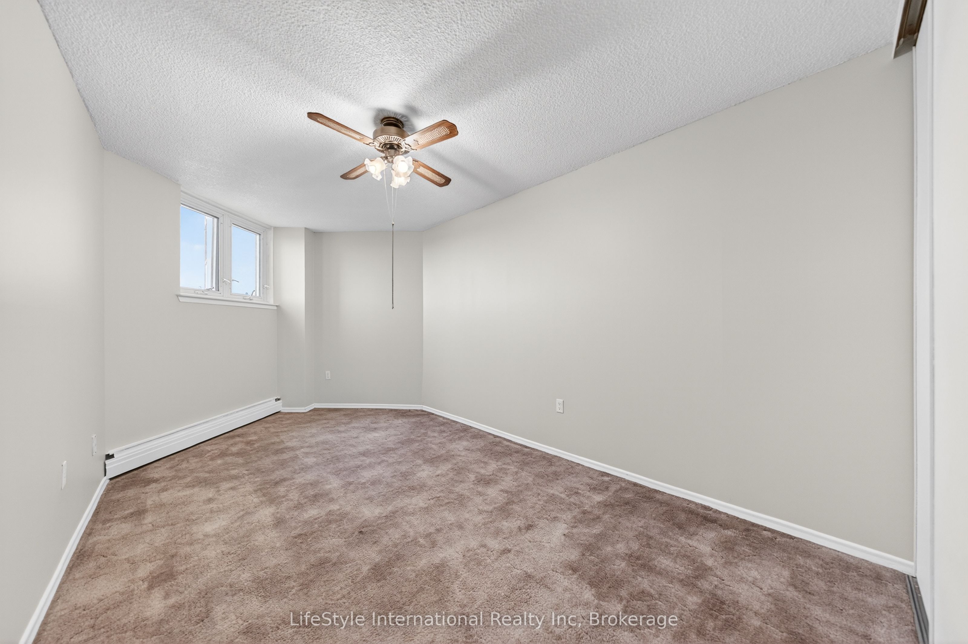 19 Woodlawn Road E 512 Property Photo 24