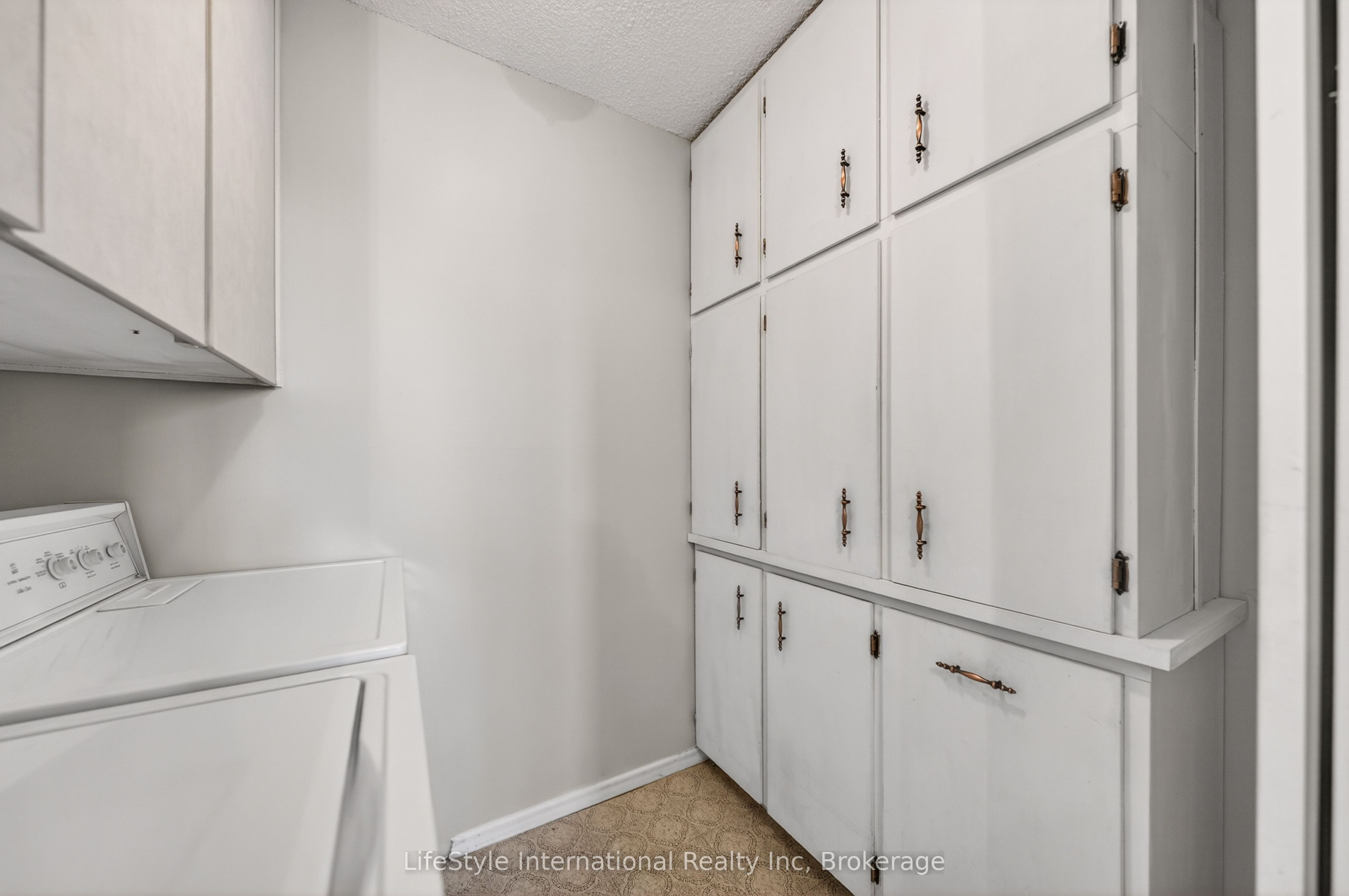 19 Woodlawn Road E 512 Property Photo 27