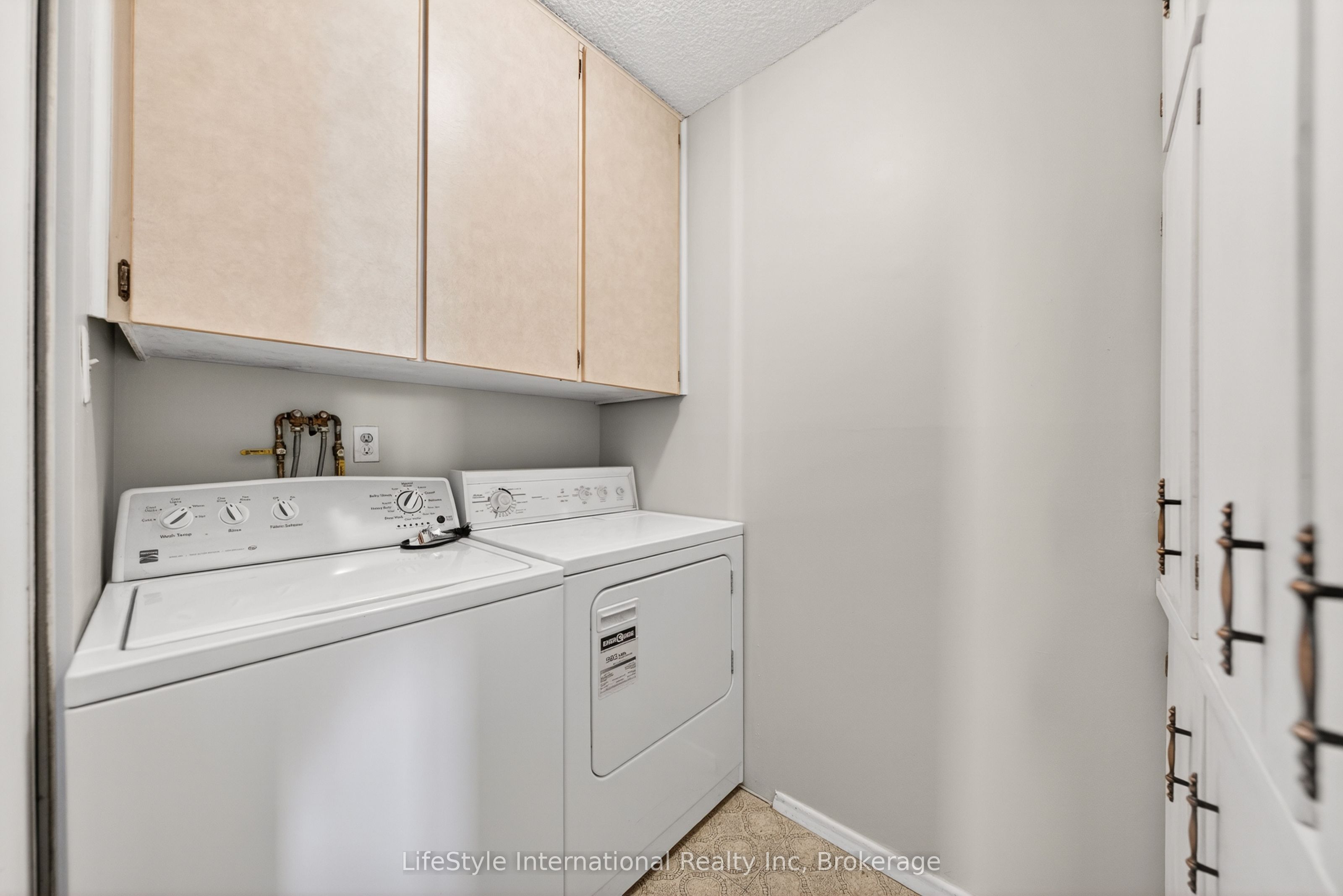 19 Woodlawn Road E 512 Property Photo 28