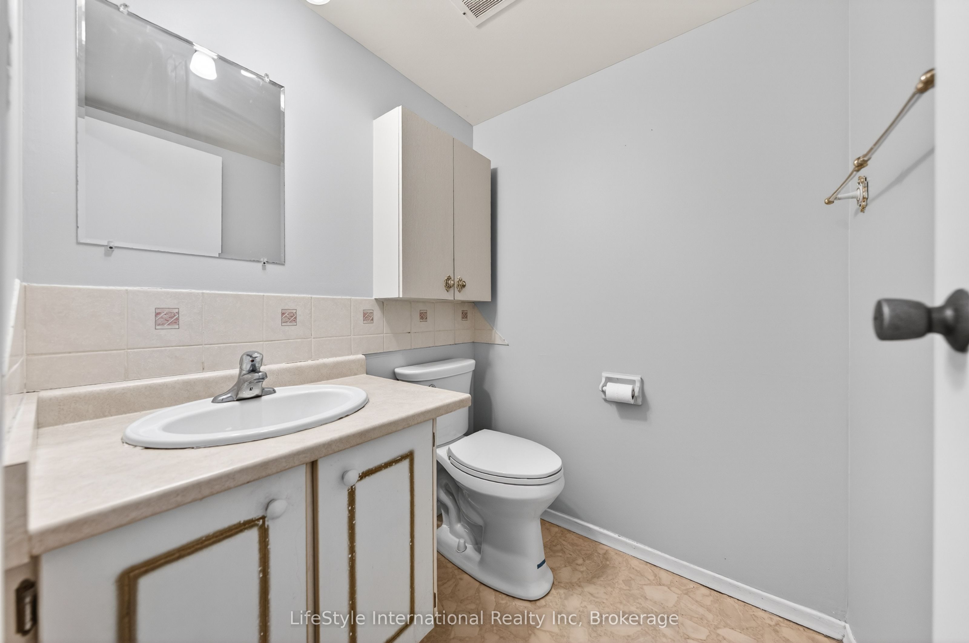 19 Woodlawn Road E 512 Property Photo 33