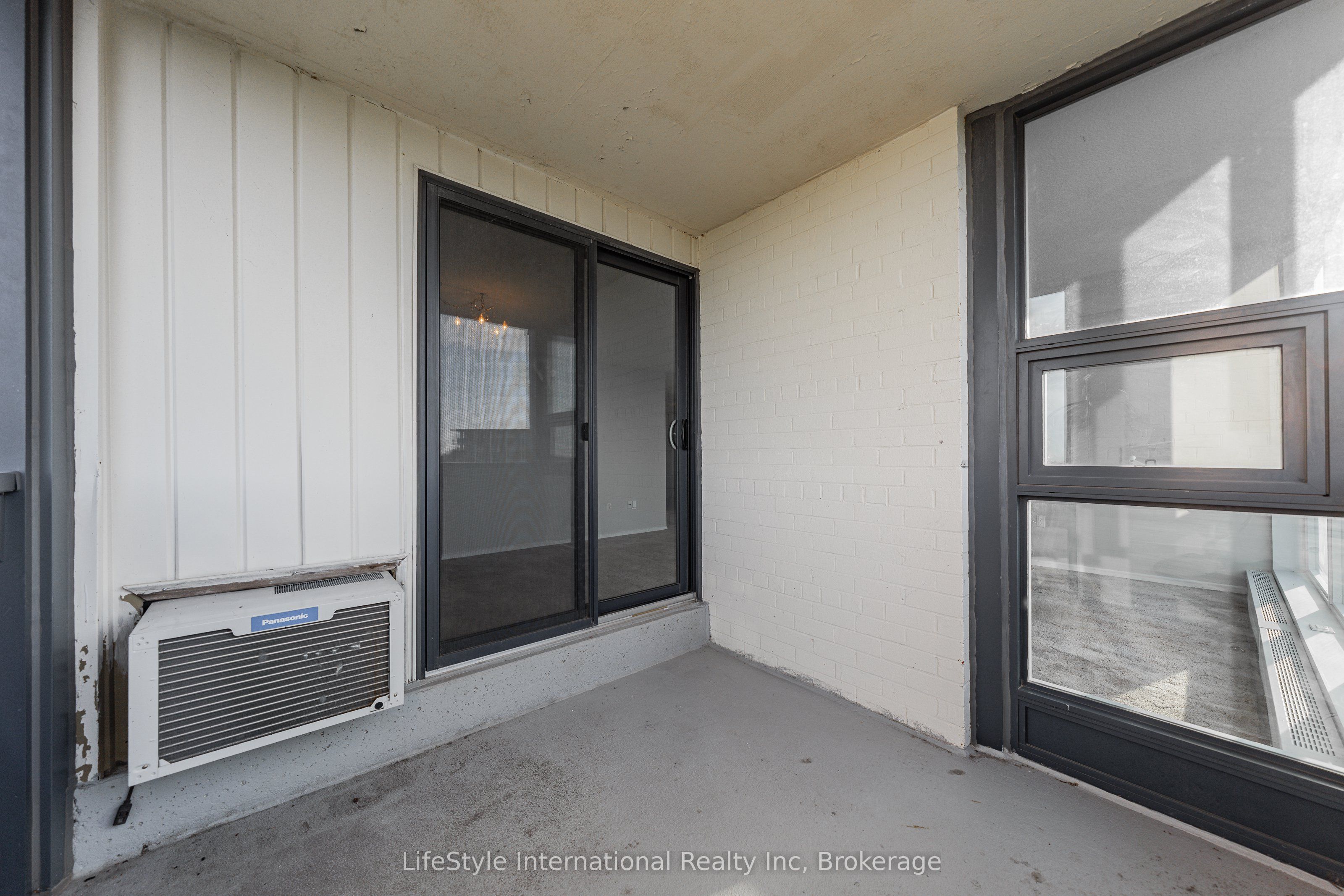 19 Woodlawn Road E 512 Property Photo 38