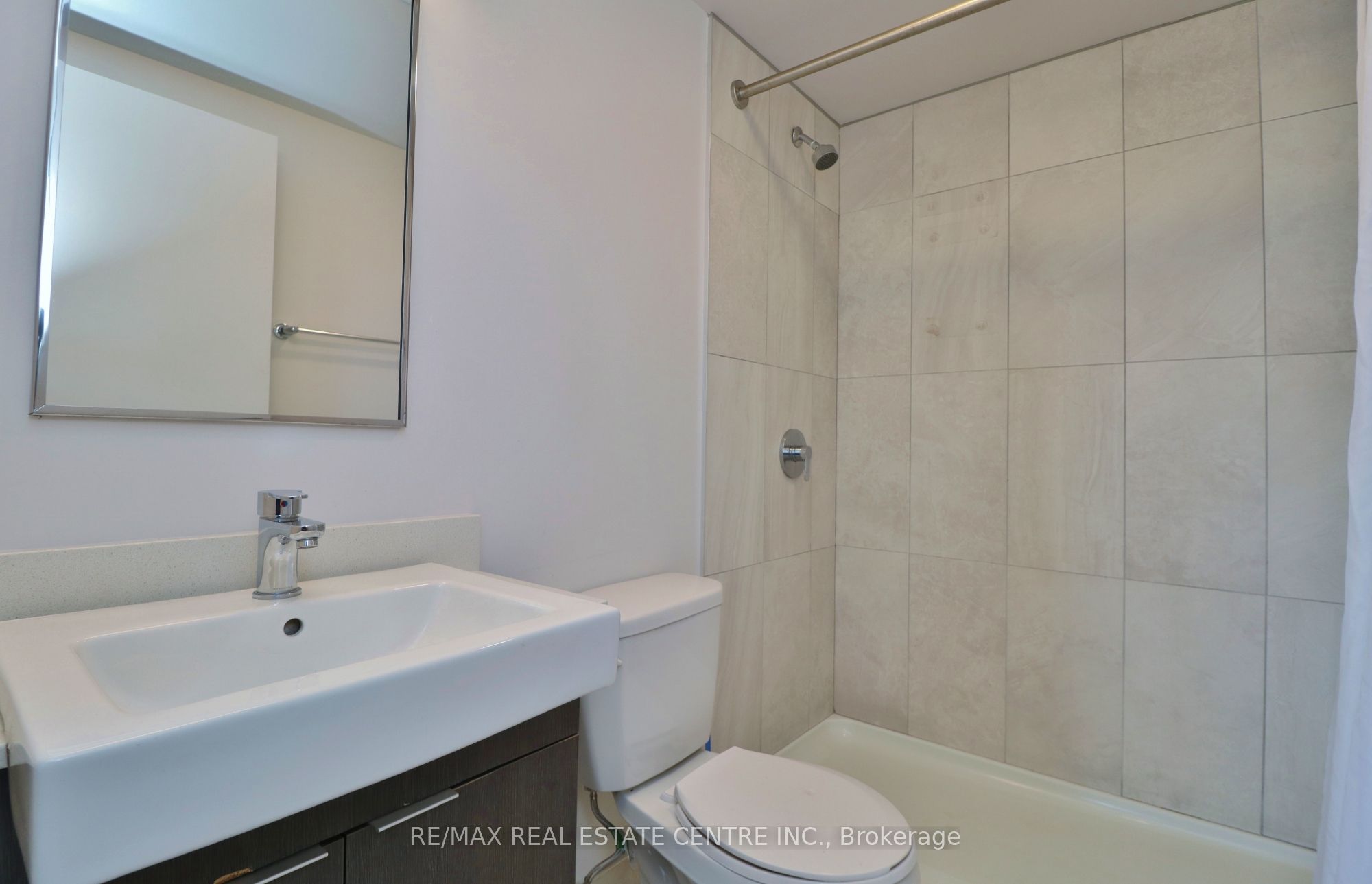 105 Champagne Avenue 2006 Property Photo 15