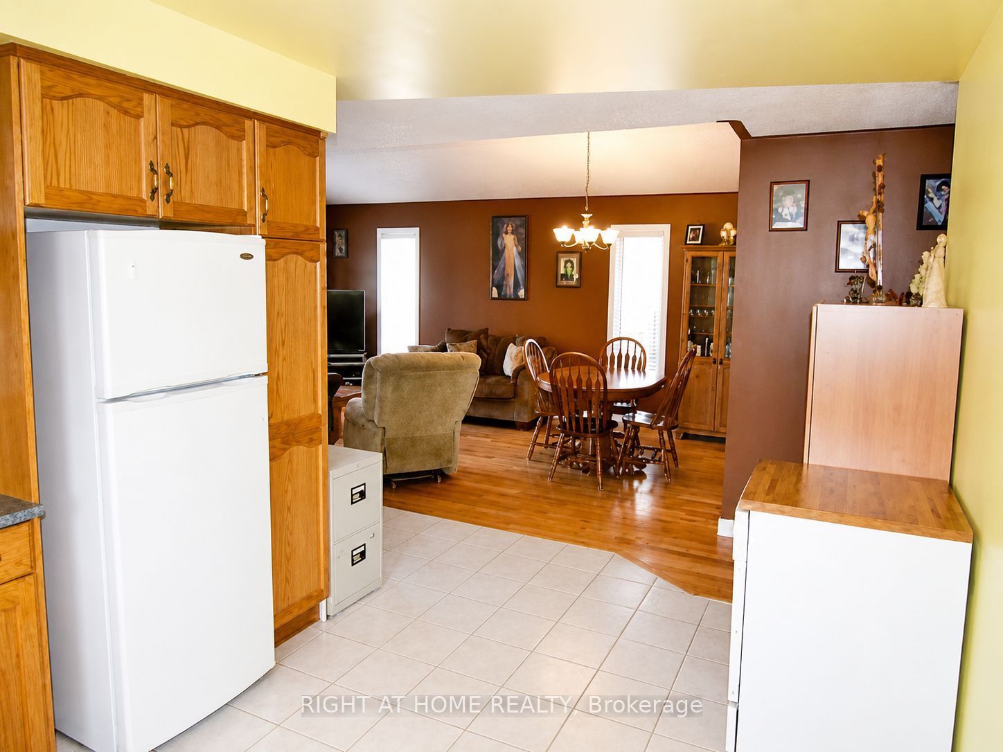 62 Highland Road W Upper Property Photo 7