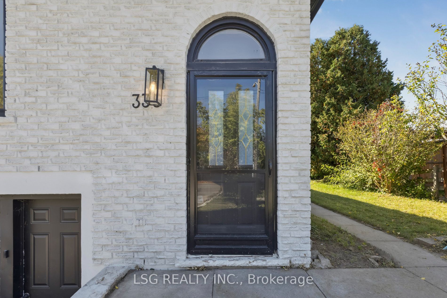 335 Belmont Avenue W Property Photo 4