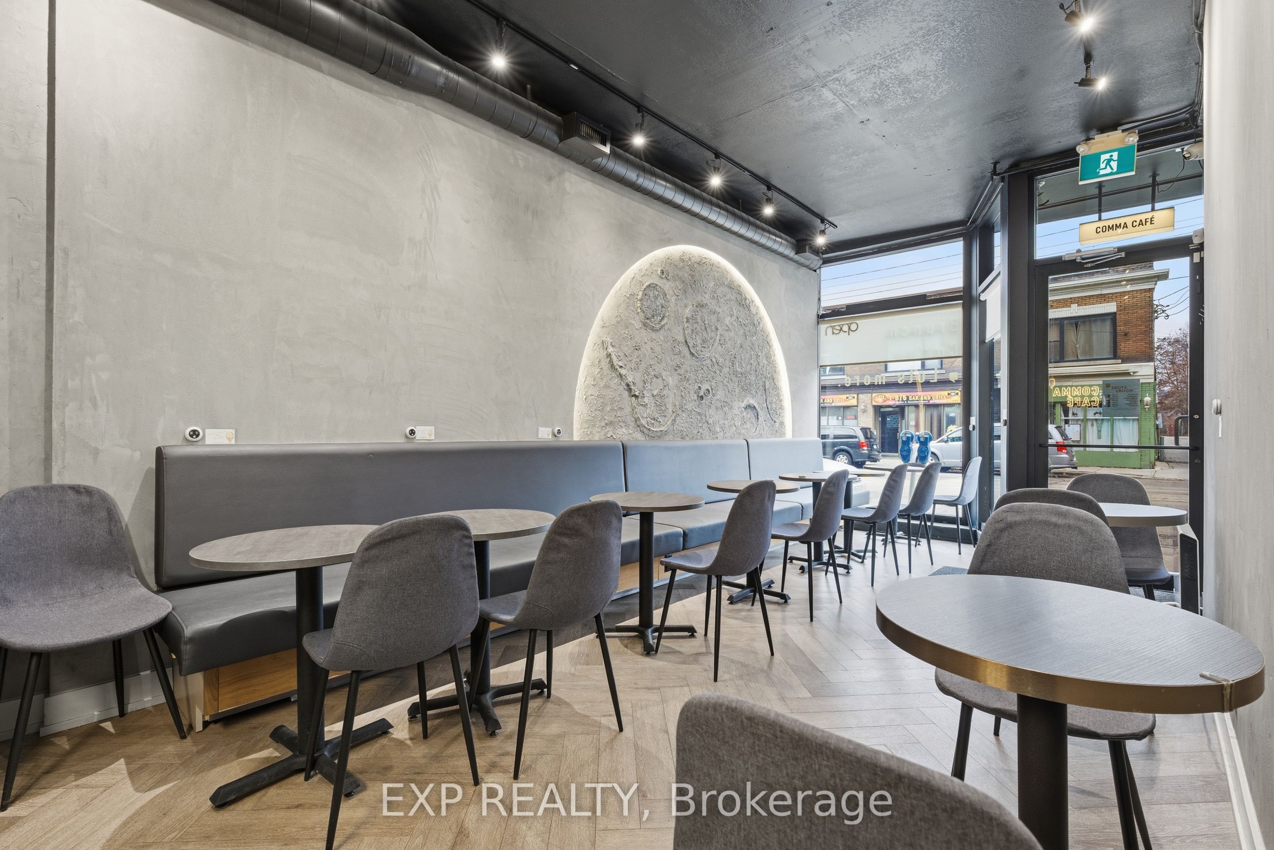 301 Barton Street E Property Photo 1