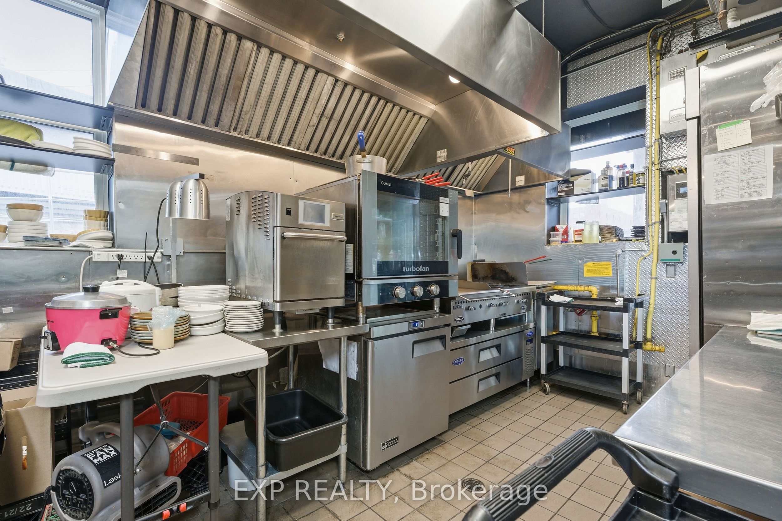 301 Barton Street E Property Photo 7
