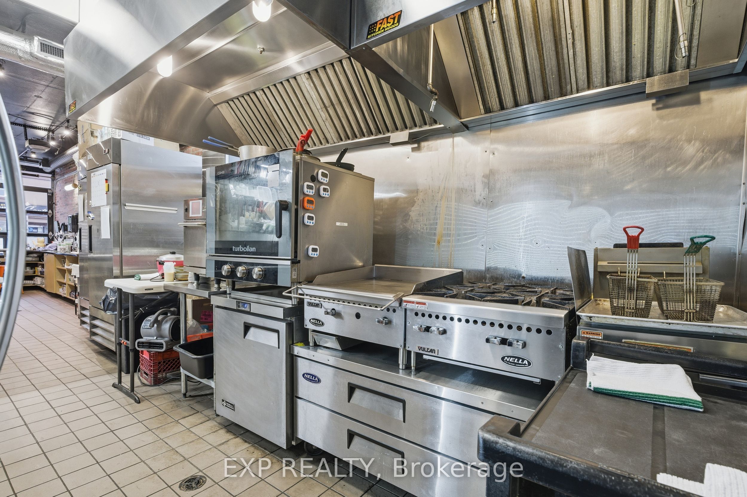 301 Barton Street E Property Photo 8