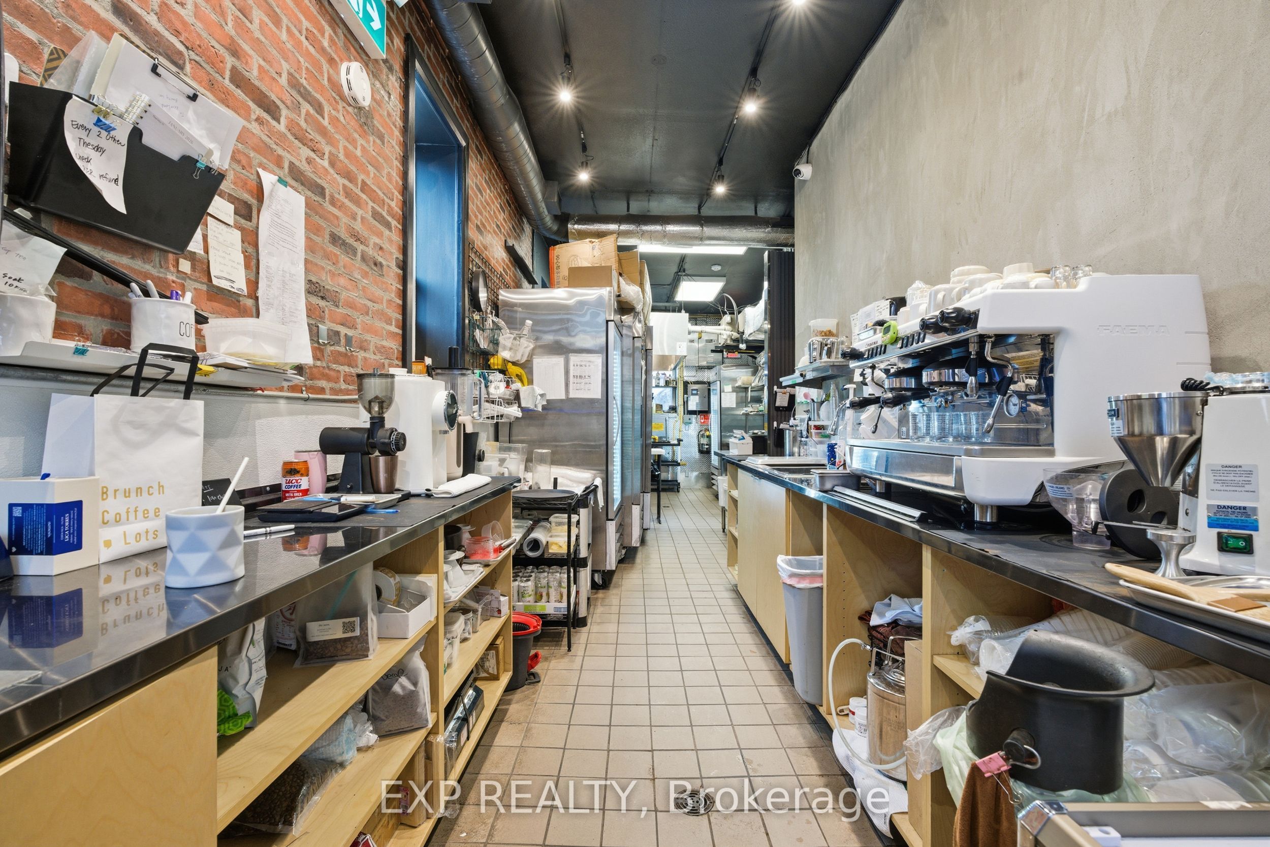 301 Barton Street E Property Photo 10