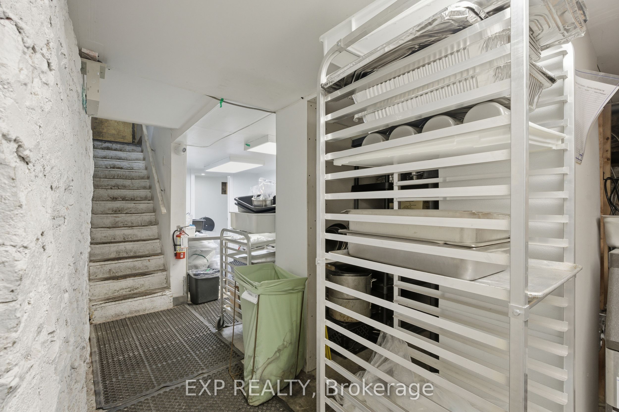 301 Barton Street E Property Photo 11