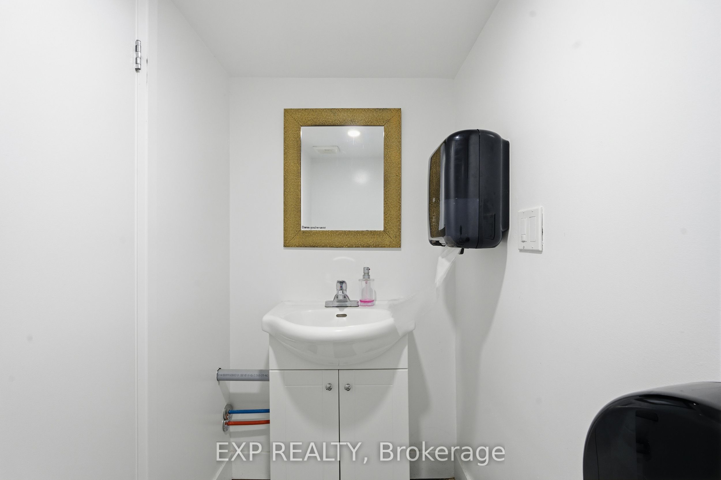 301 Barton Street E Property Photo 12
