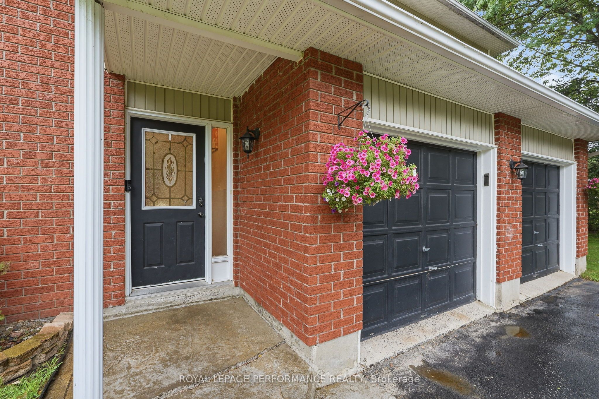 193 Blue Jay Drive Property Photo 2