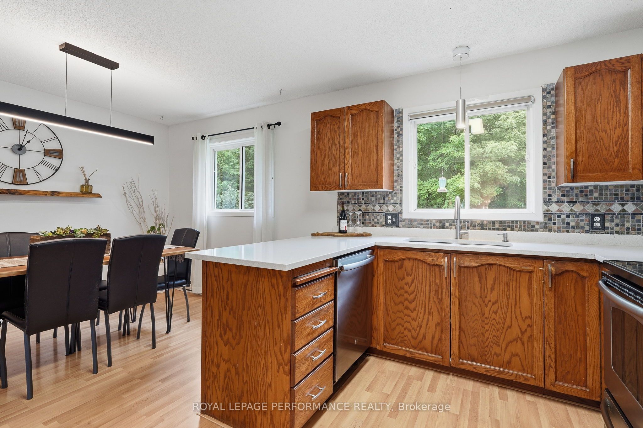193 Blue Jay Drive Property Photo 10