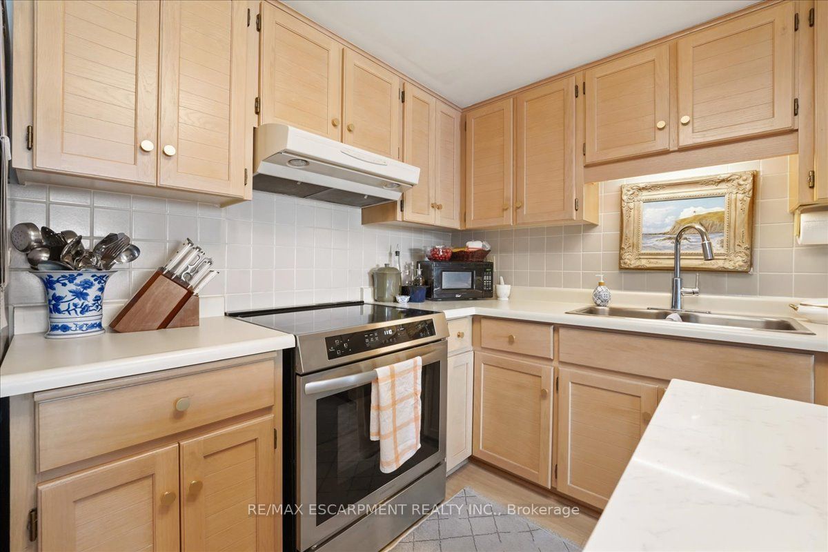 8 Village Green Boulevard 807 Property Photo 13