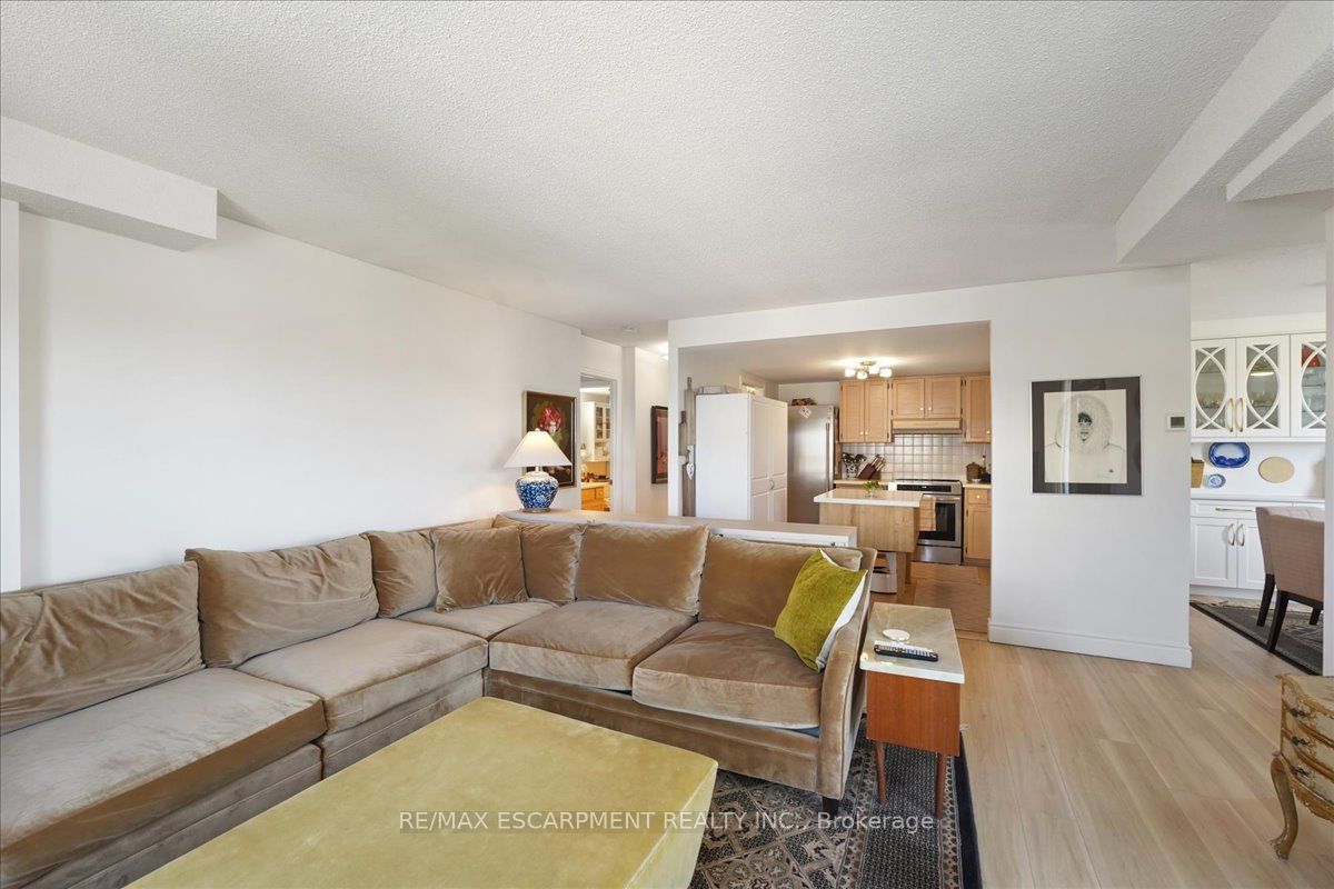 8 Village Green Boulevard 807 Property Photo 17