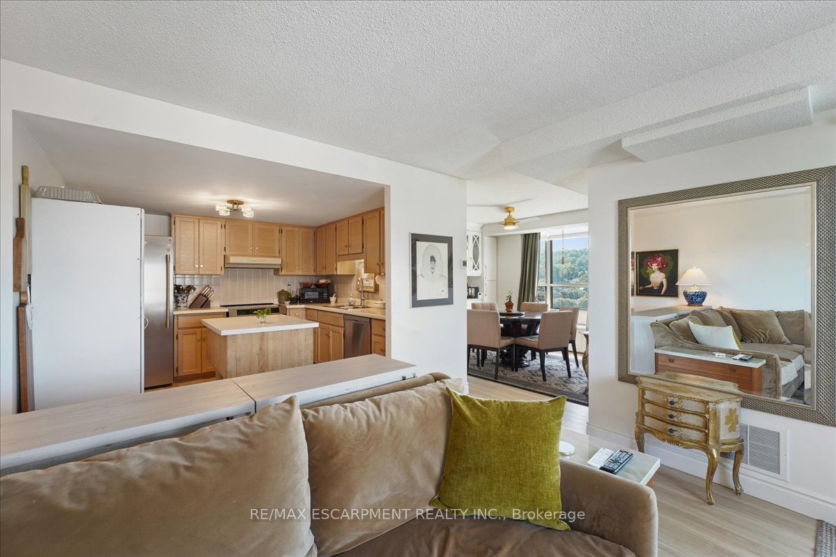 8 Village Green Boulevard 807 Property Photo 19