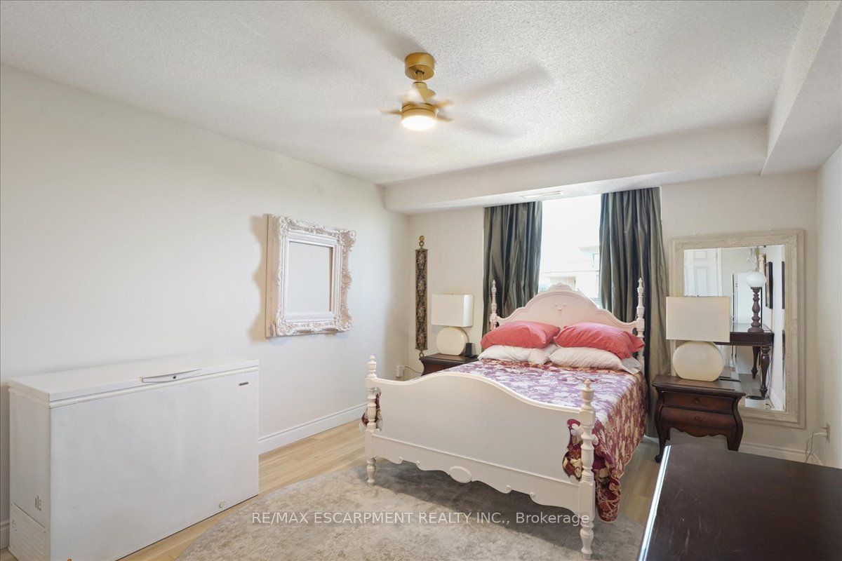 8 Village Green Boulevard 807 Property Photo 22