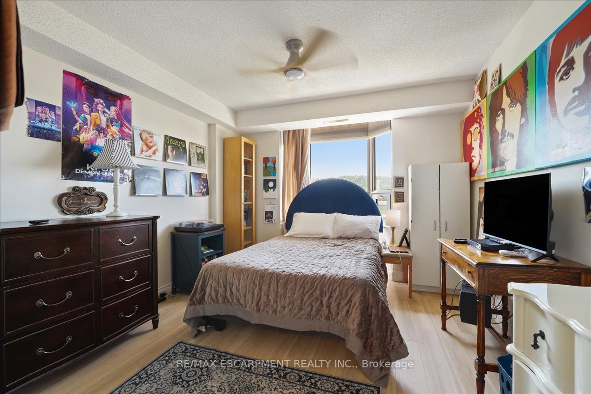 8 Village Green Boulevard 807 Property Photo 28