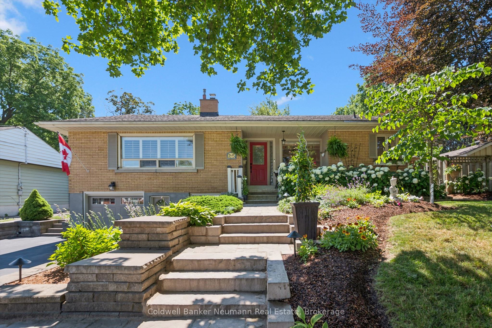 25 Bennett Avenue Property Photo 1