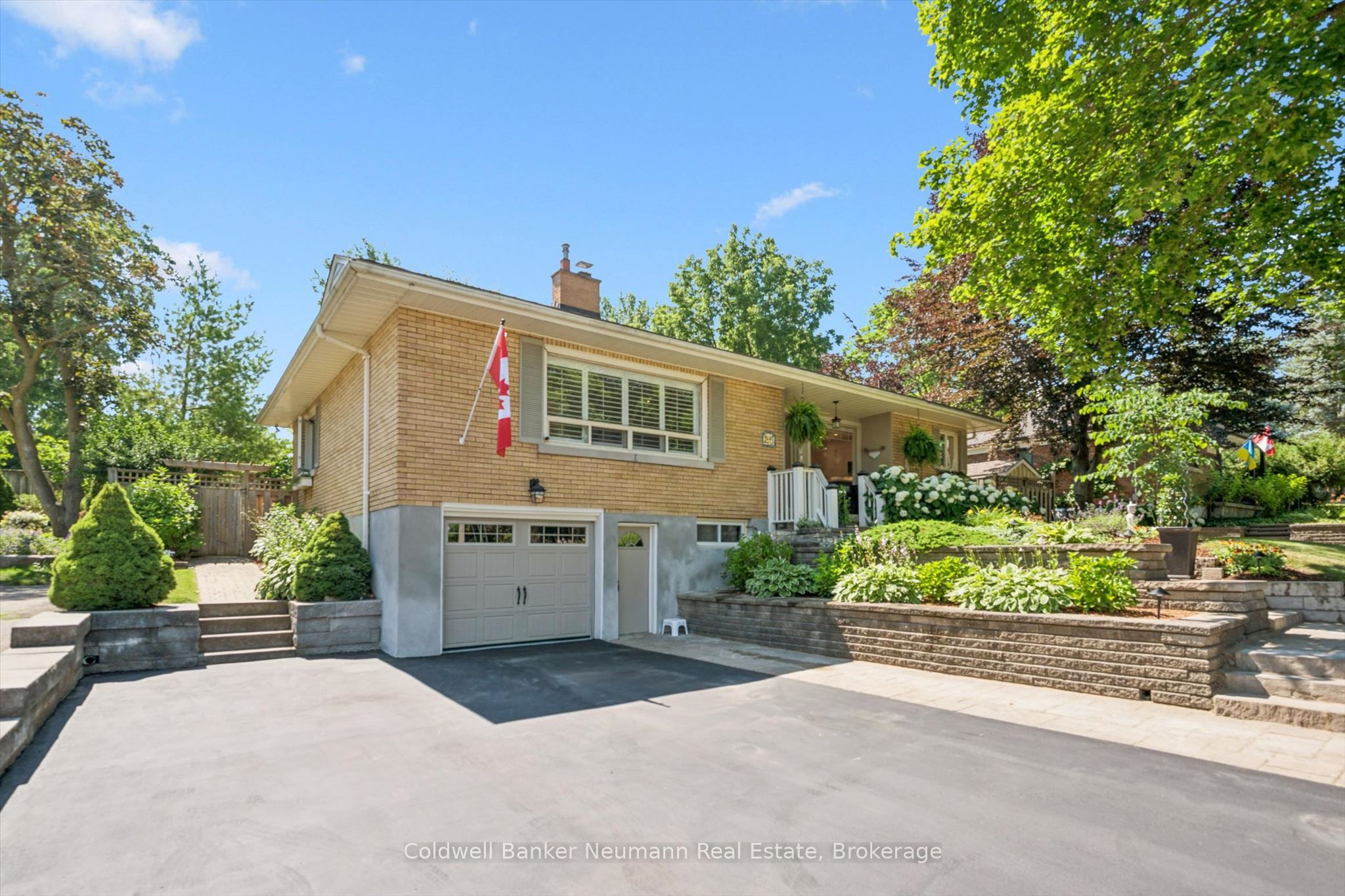 25 Bennett Avenue Property Photo 2