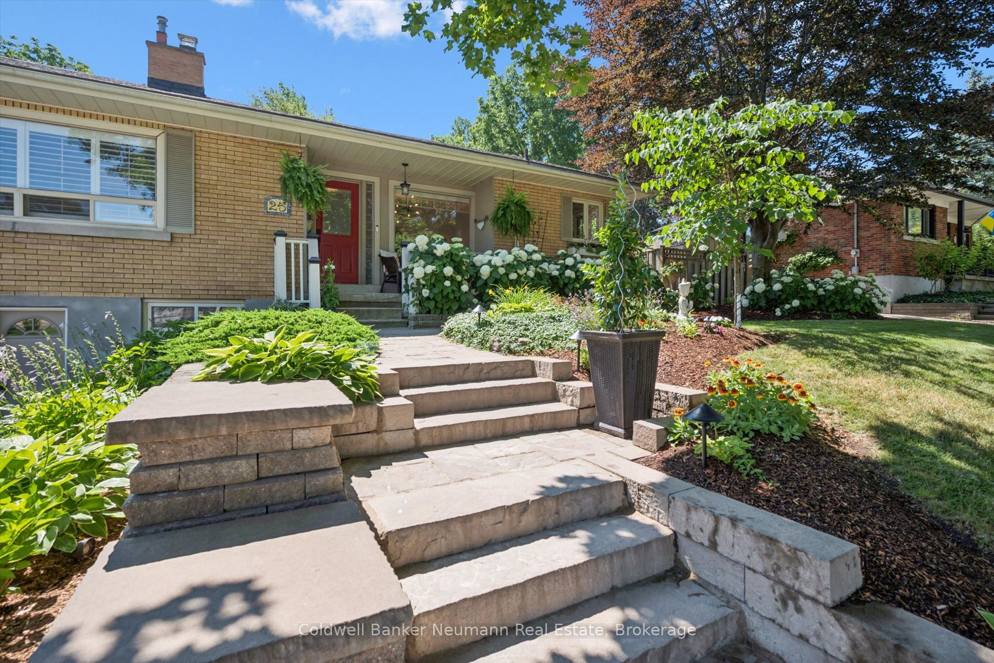 25 Bennett Avenue Property Photo 3