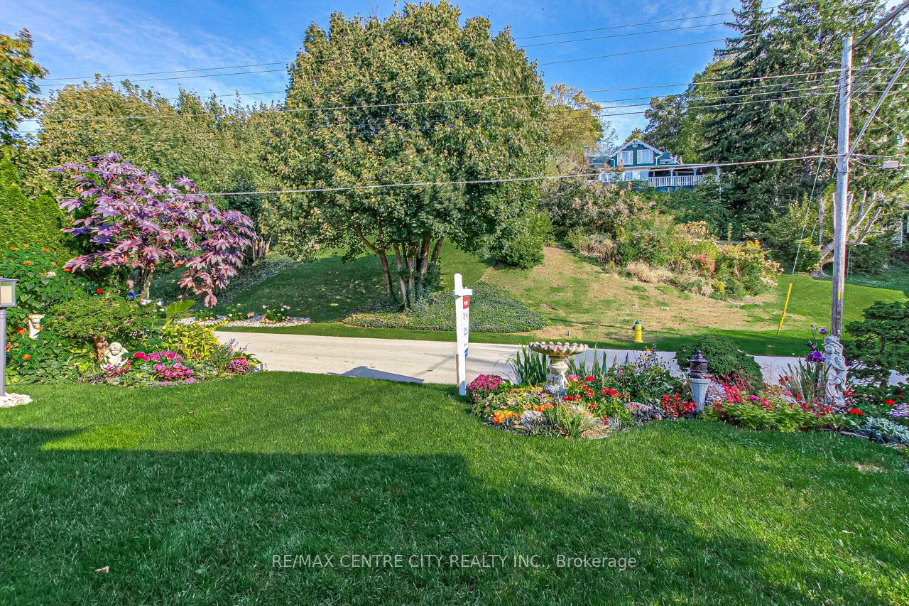 174 Harrison Place Property Photo 3
