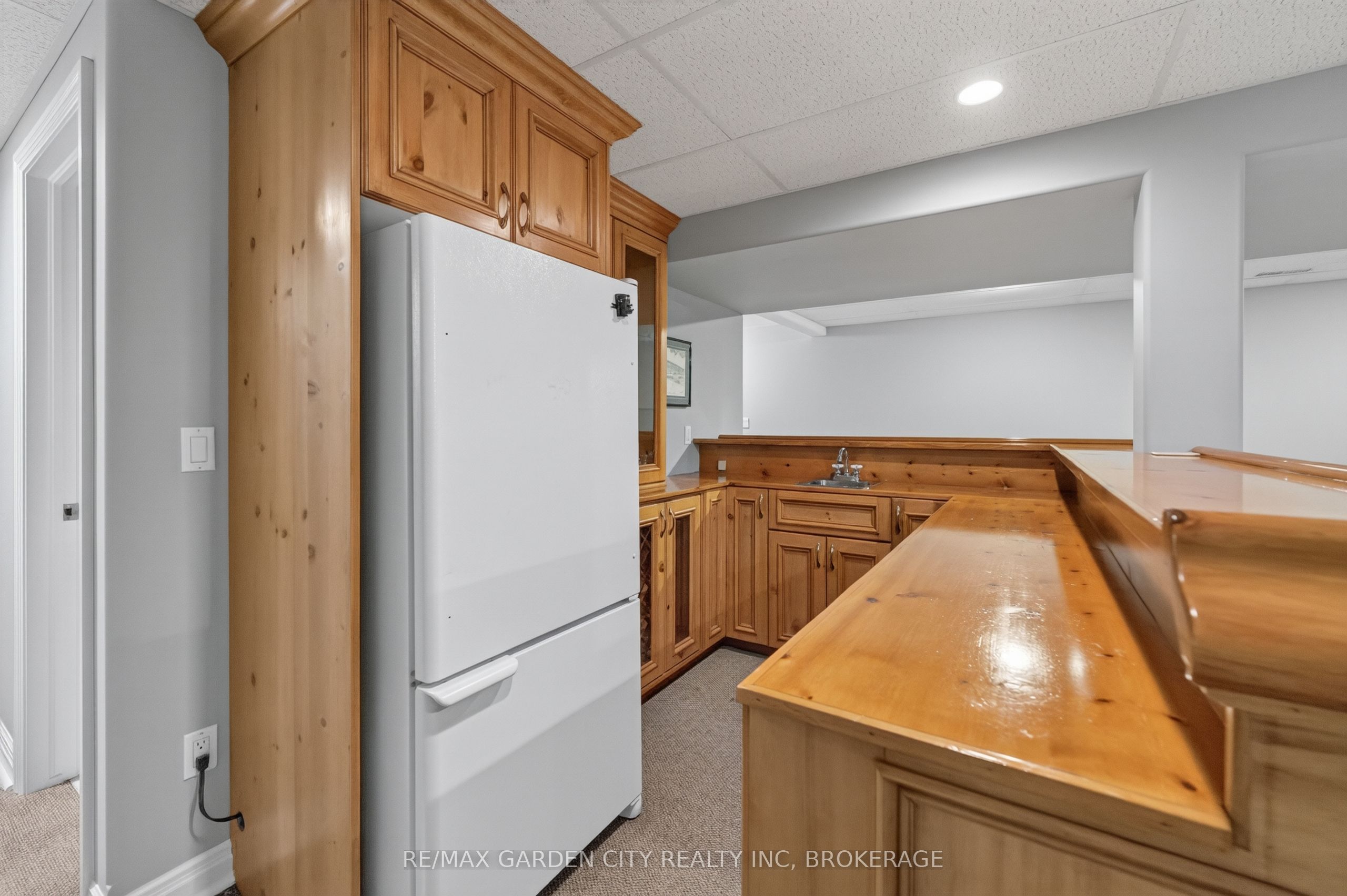 100 Thorold Road E Property Photo 23