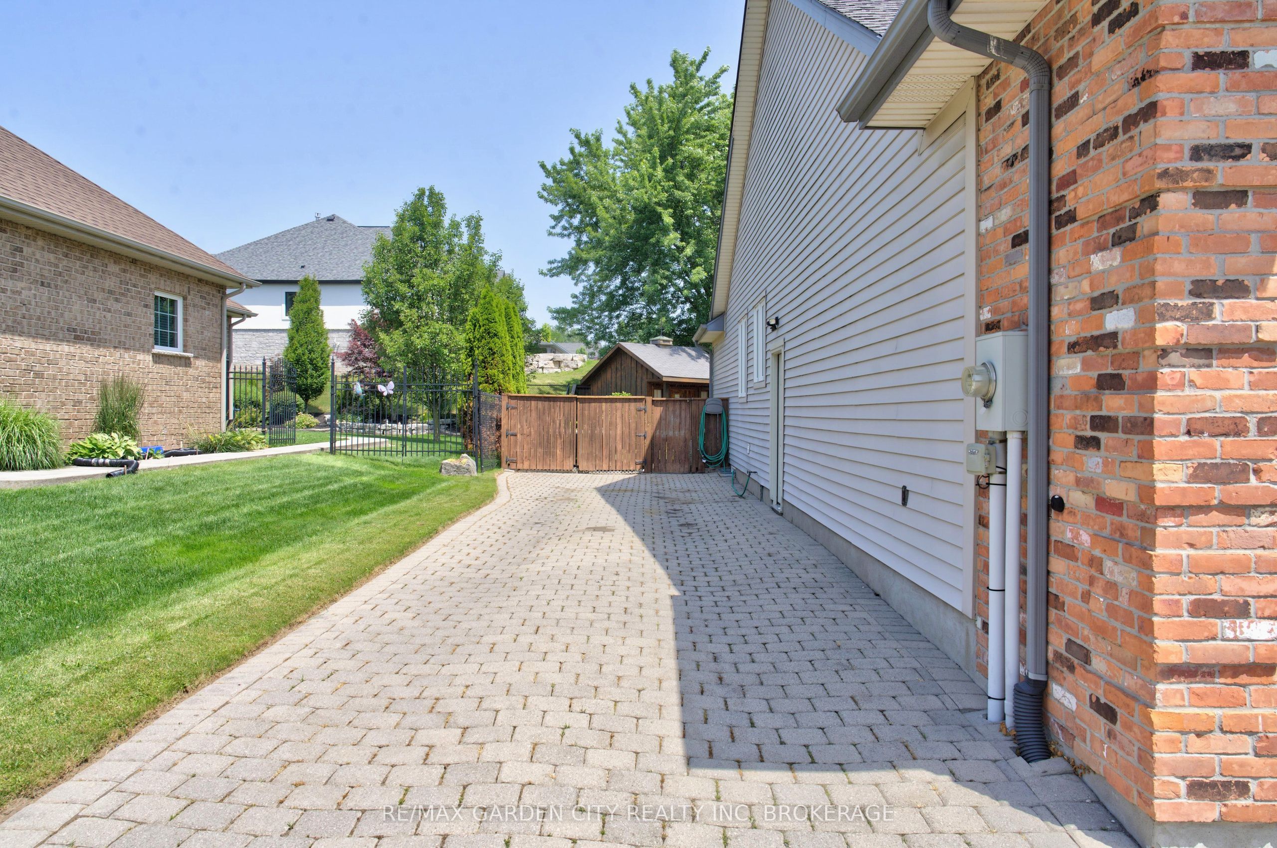 100 Thorold Road E Property Photo 34