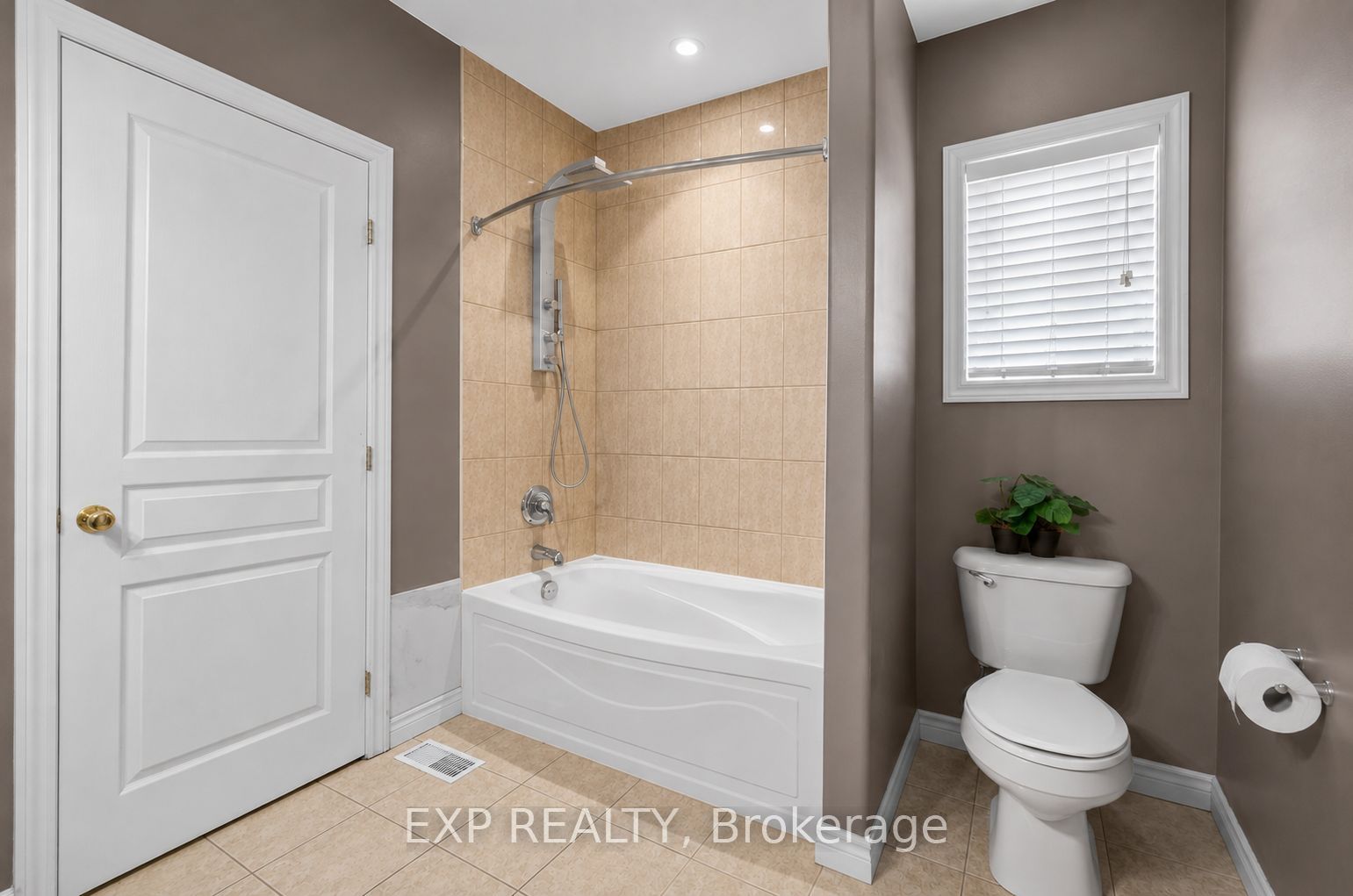 16 Downing Street Property Photo 17