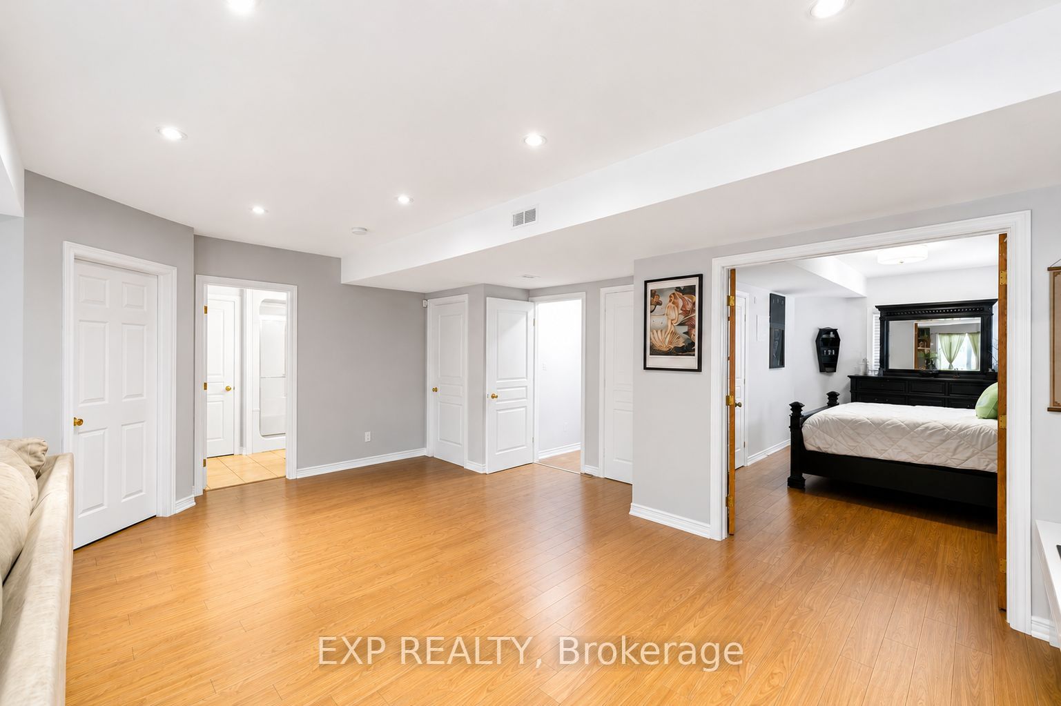16 Downing Street Property Photo 28
