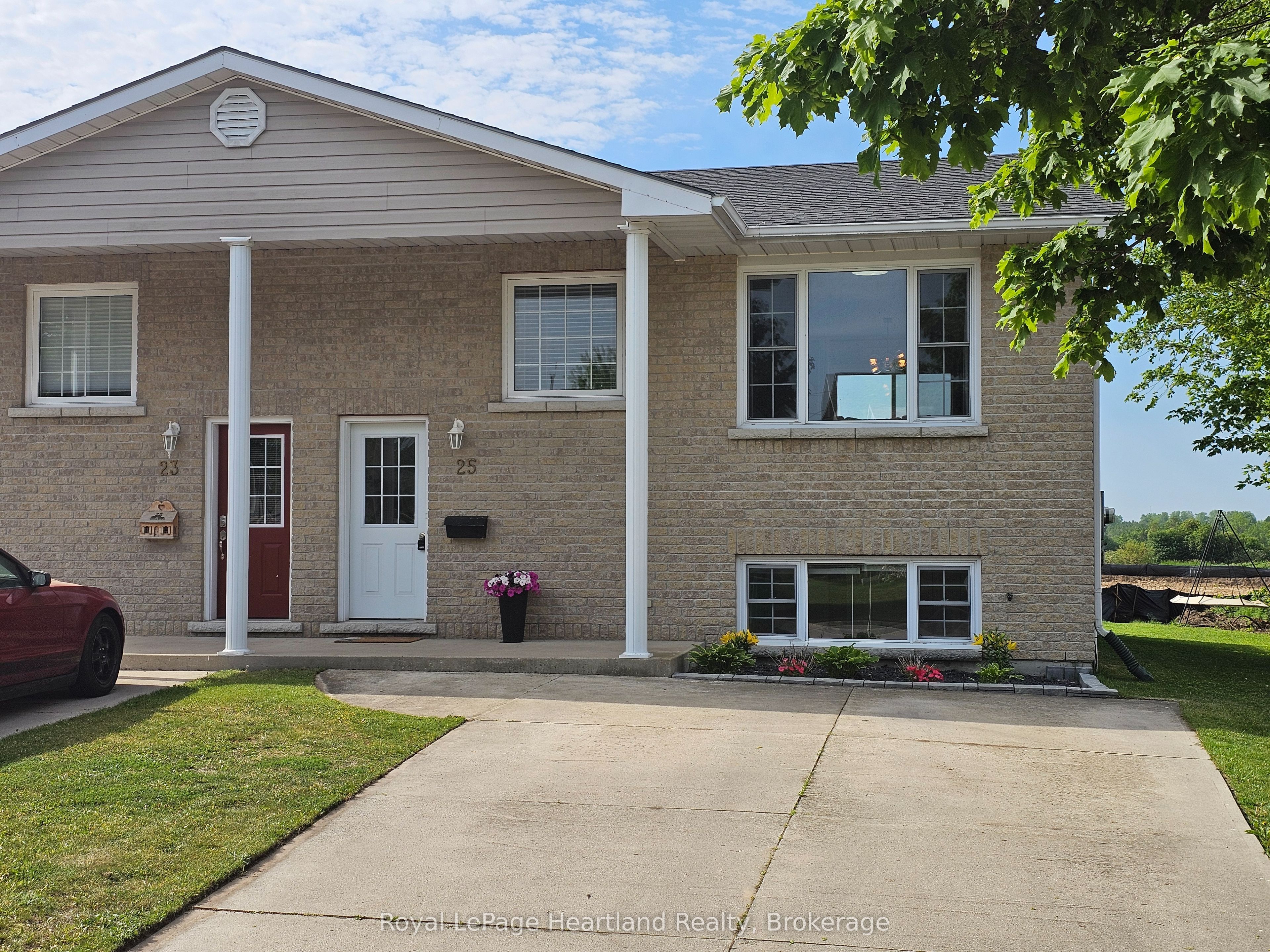 25 Lee Crescent Property Photo 1