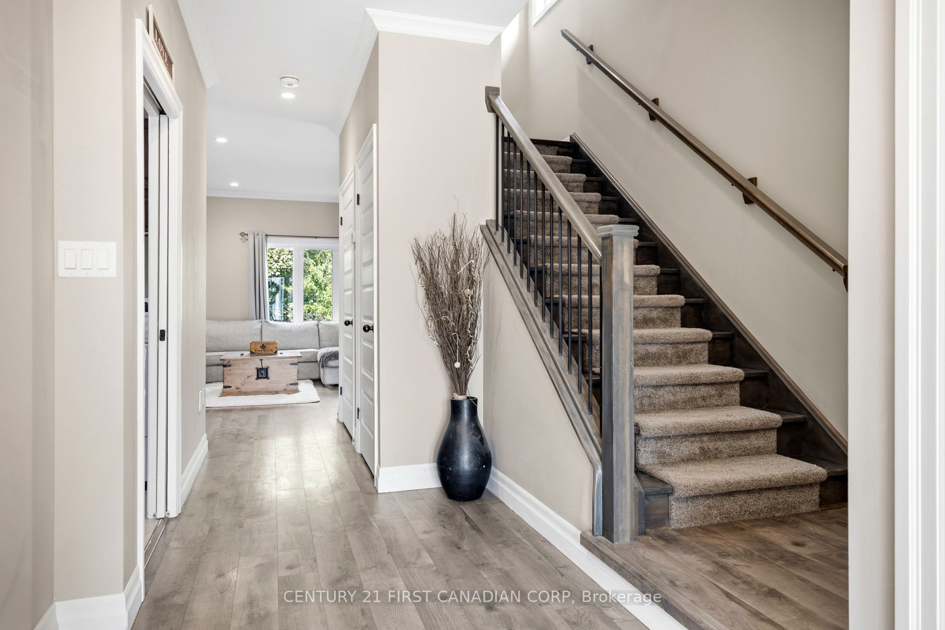 279 Oak Street Property Photo 6
