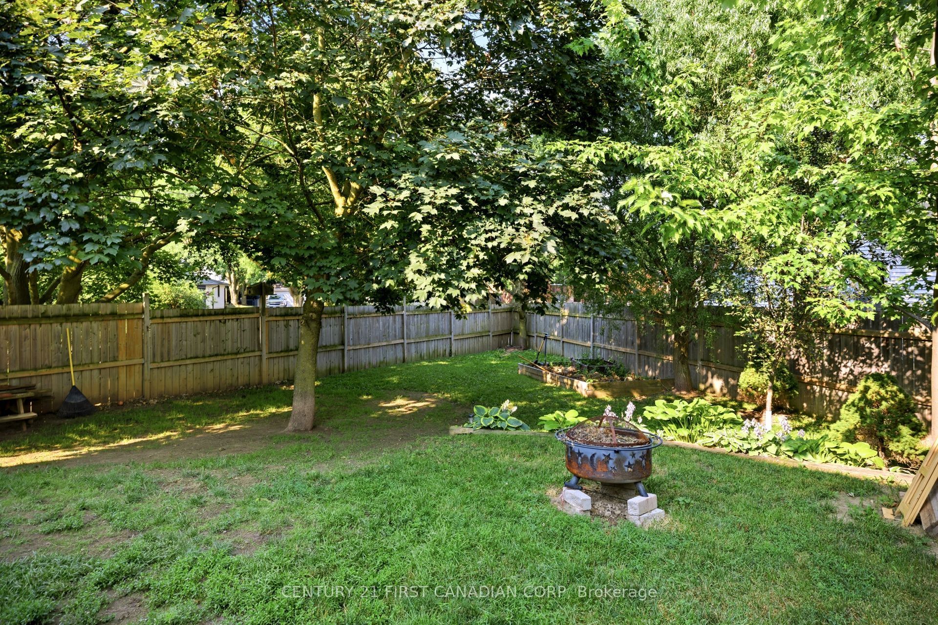 279 Oak Street Property Photo 33