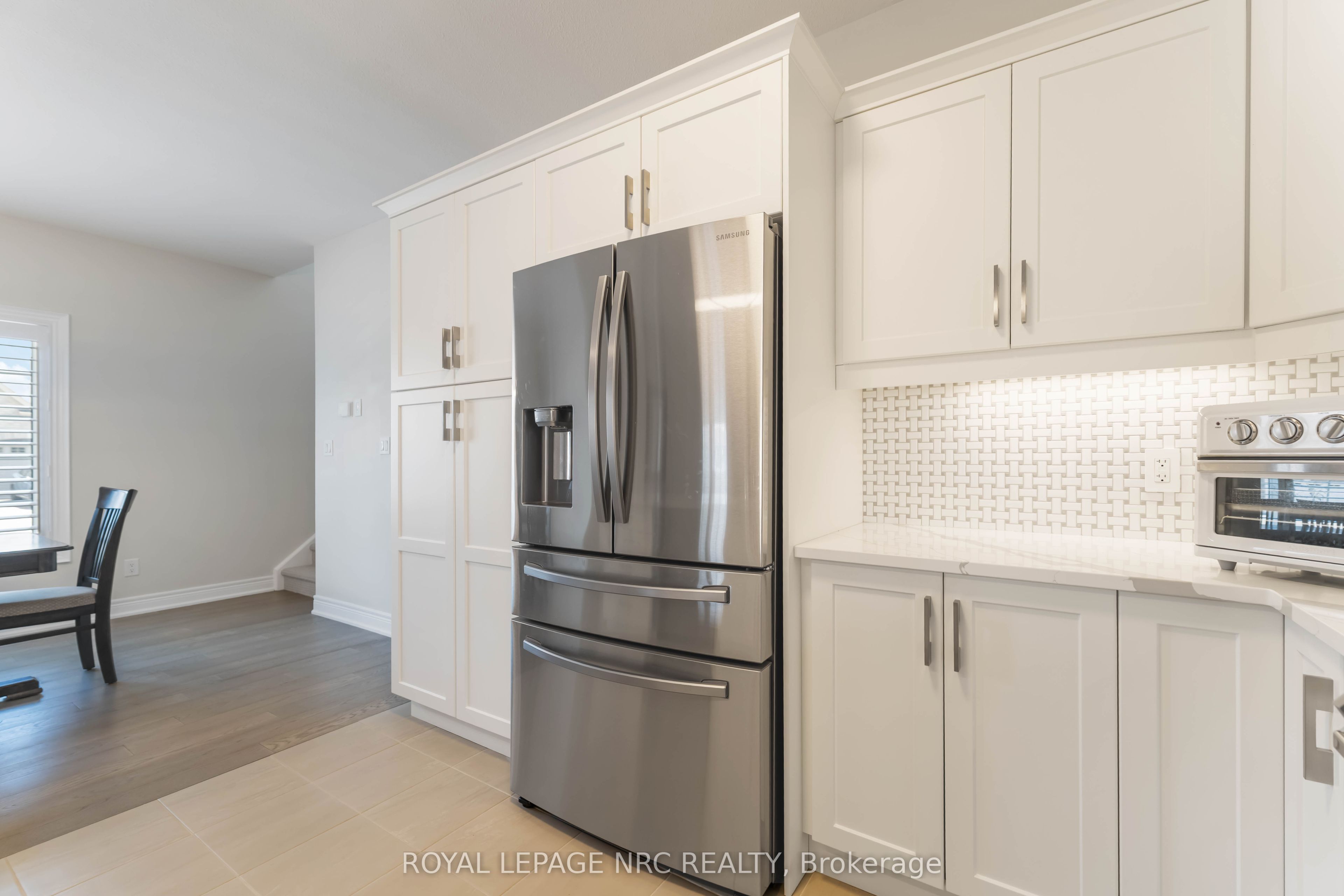 432 Viking Street Property Photo 11
