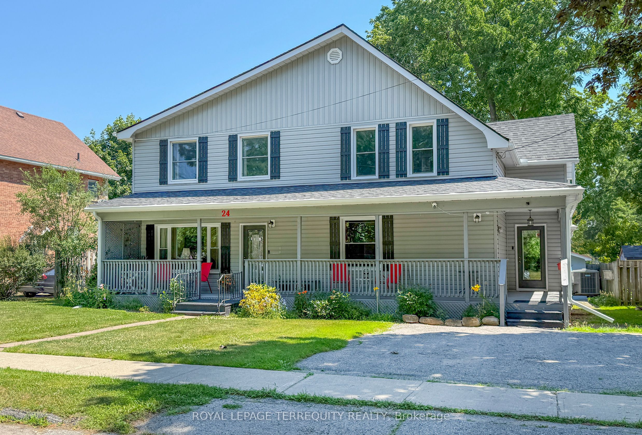 24 Simcoe Street Property Photo 1