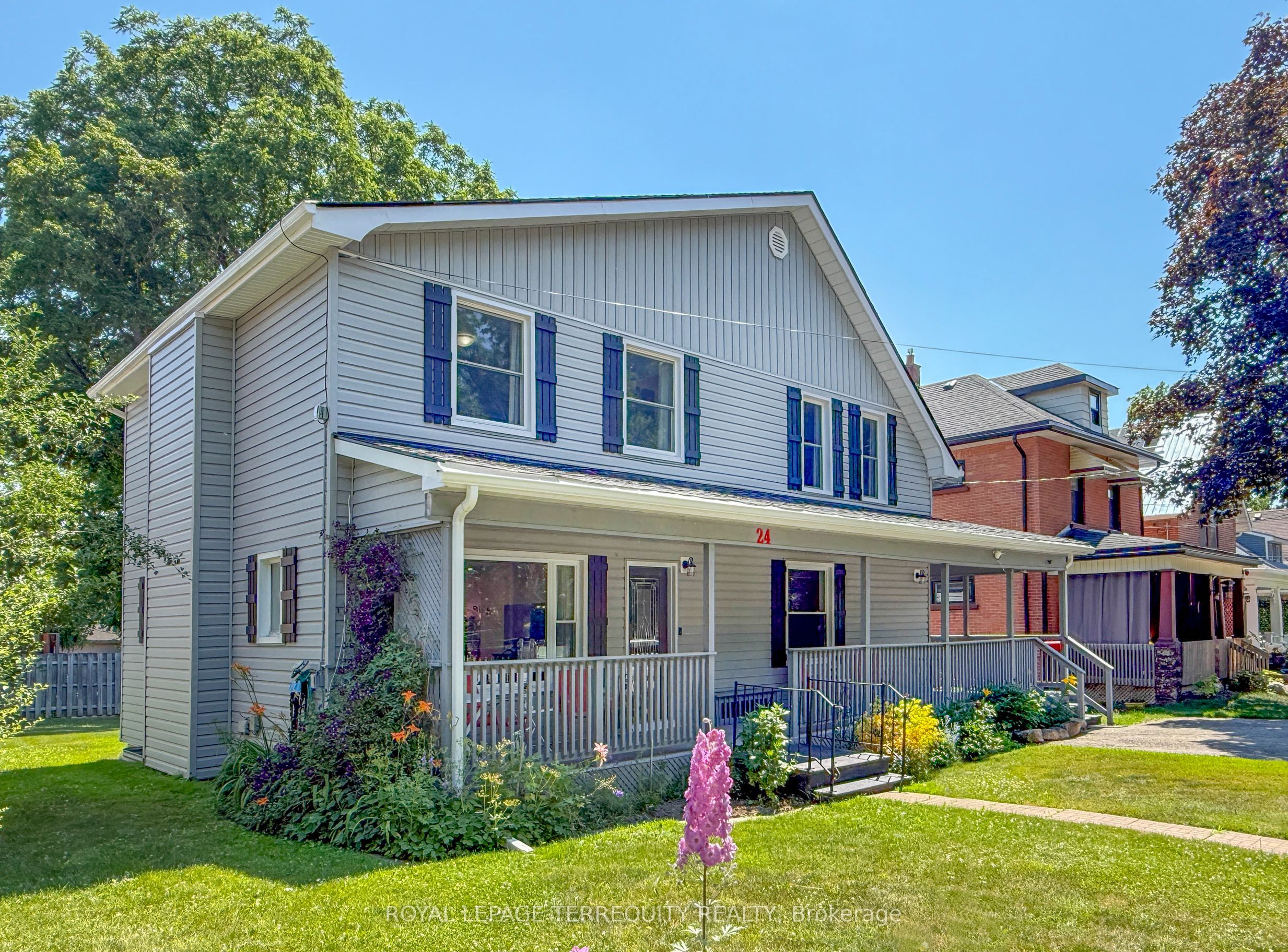 24 Simcoe Street Property Photo 2