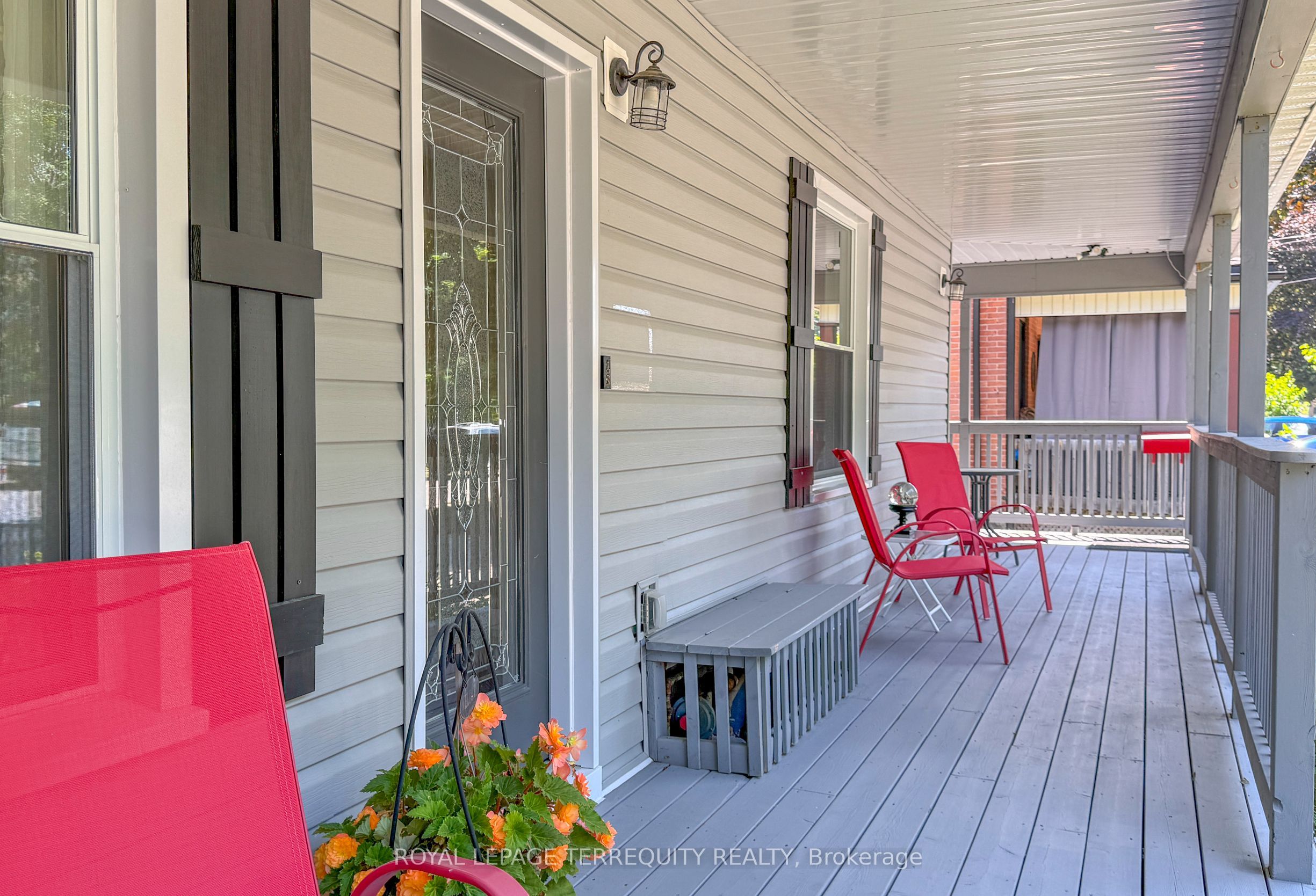 24 Simcoe Street Property Photo 4