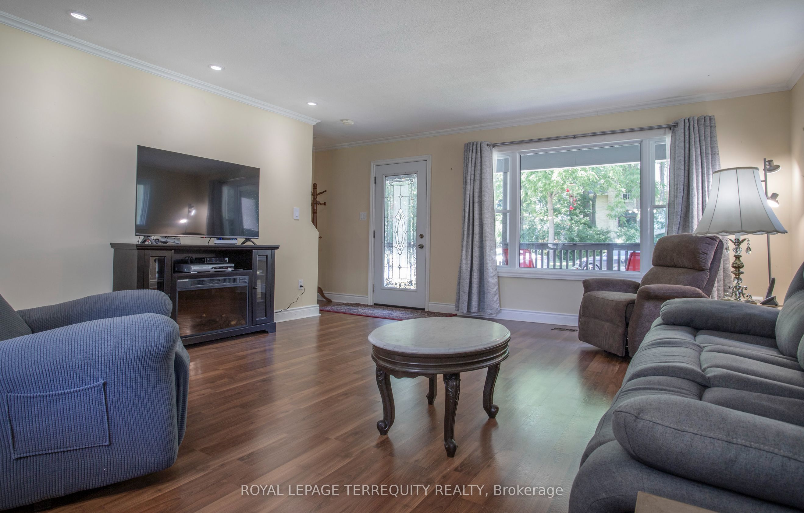 24 Simcoe Street Property Photo 6