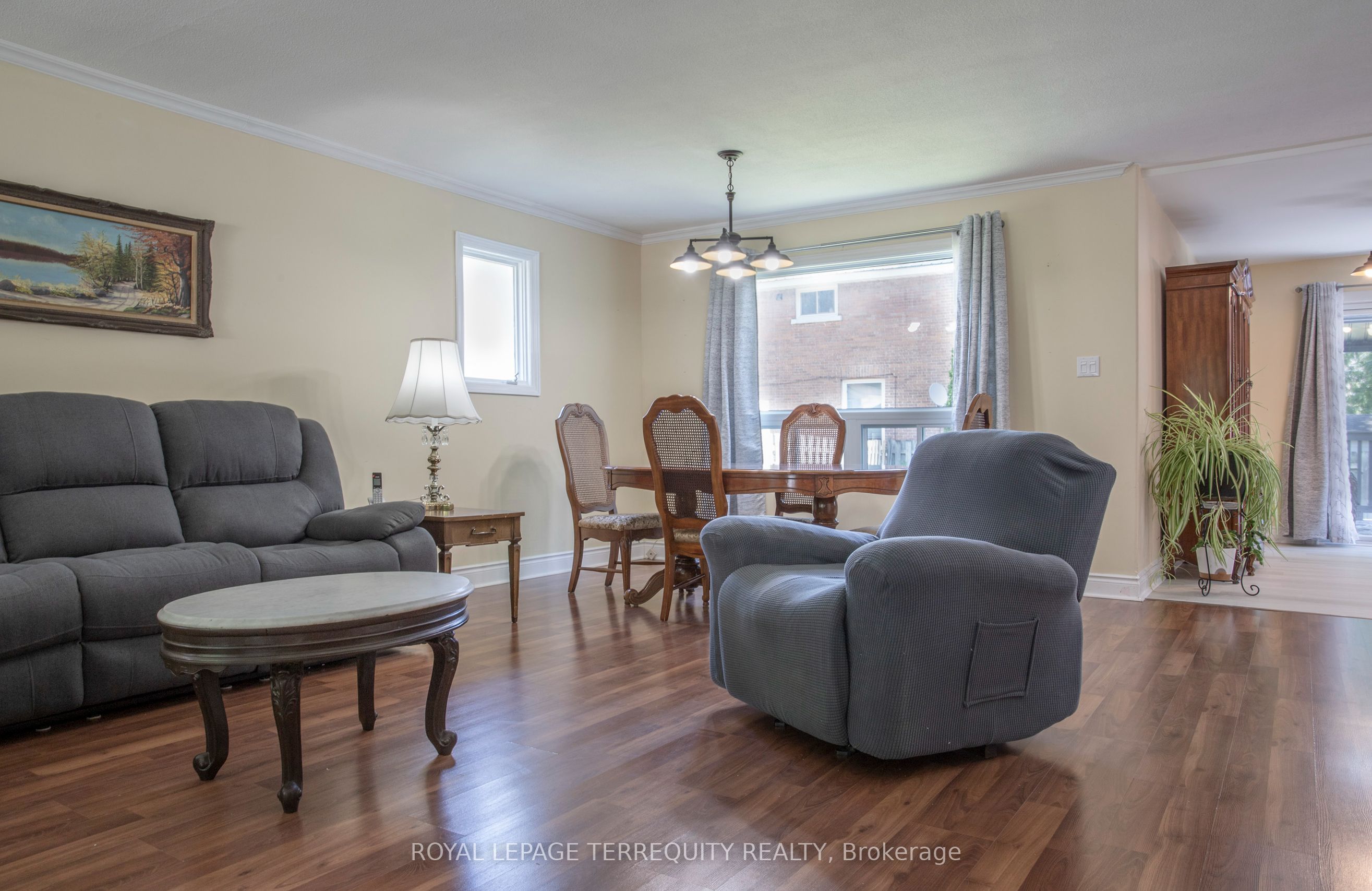 24 Simcoe Street Property Photo 7