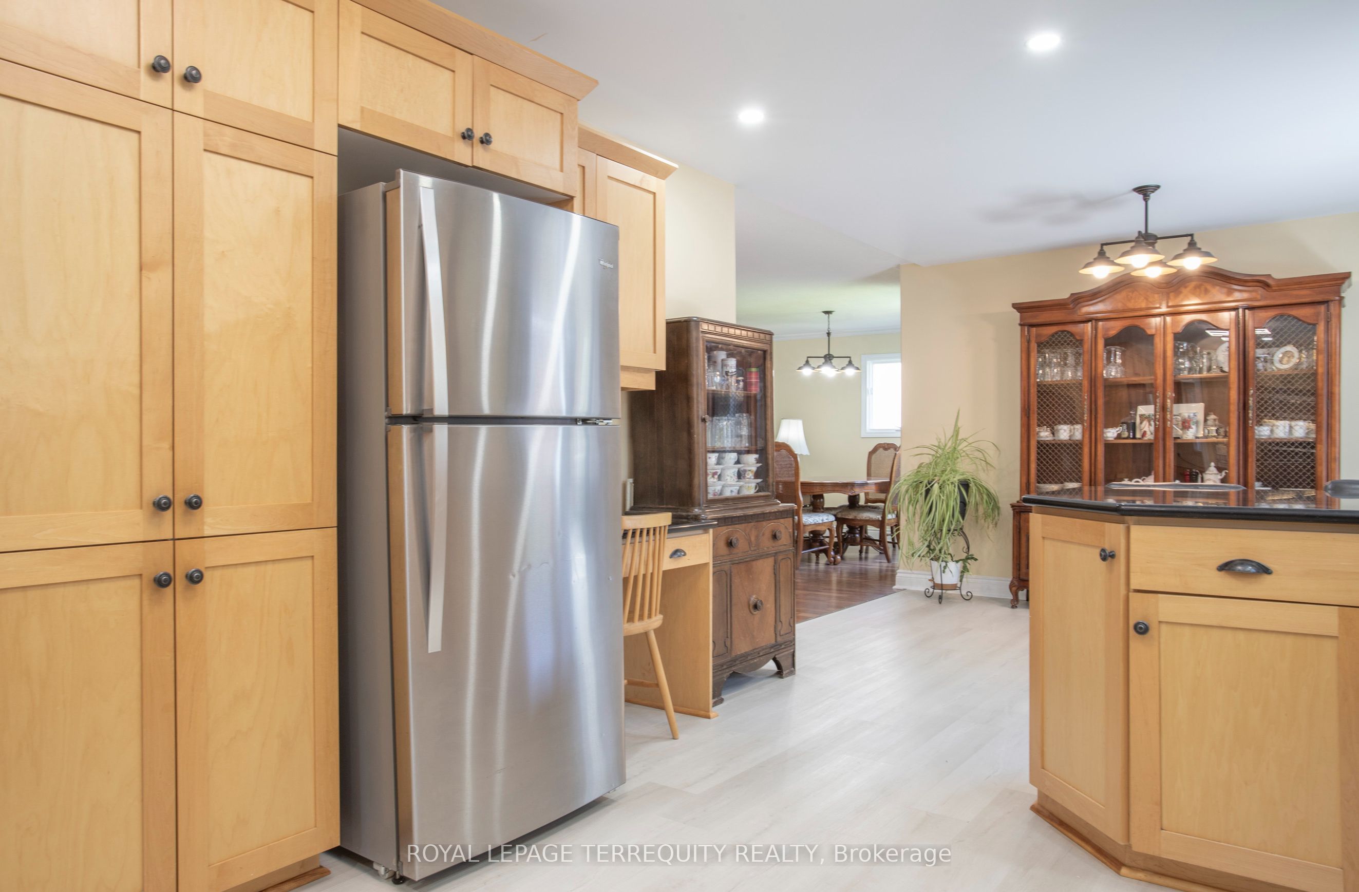 24 Simcoe Street Property Photo 12