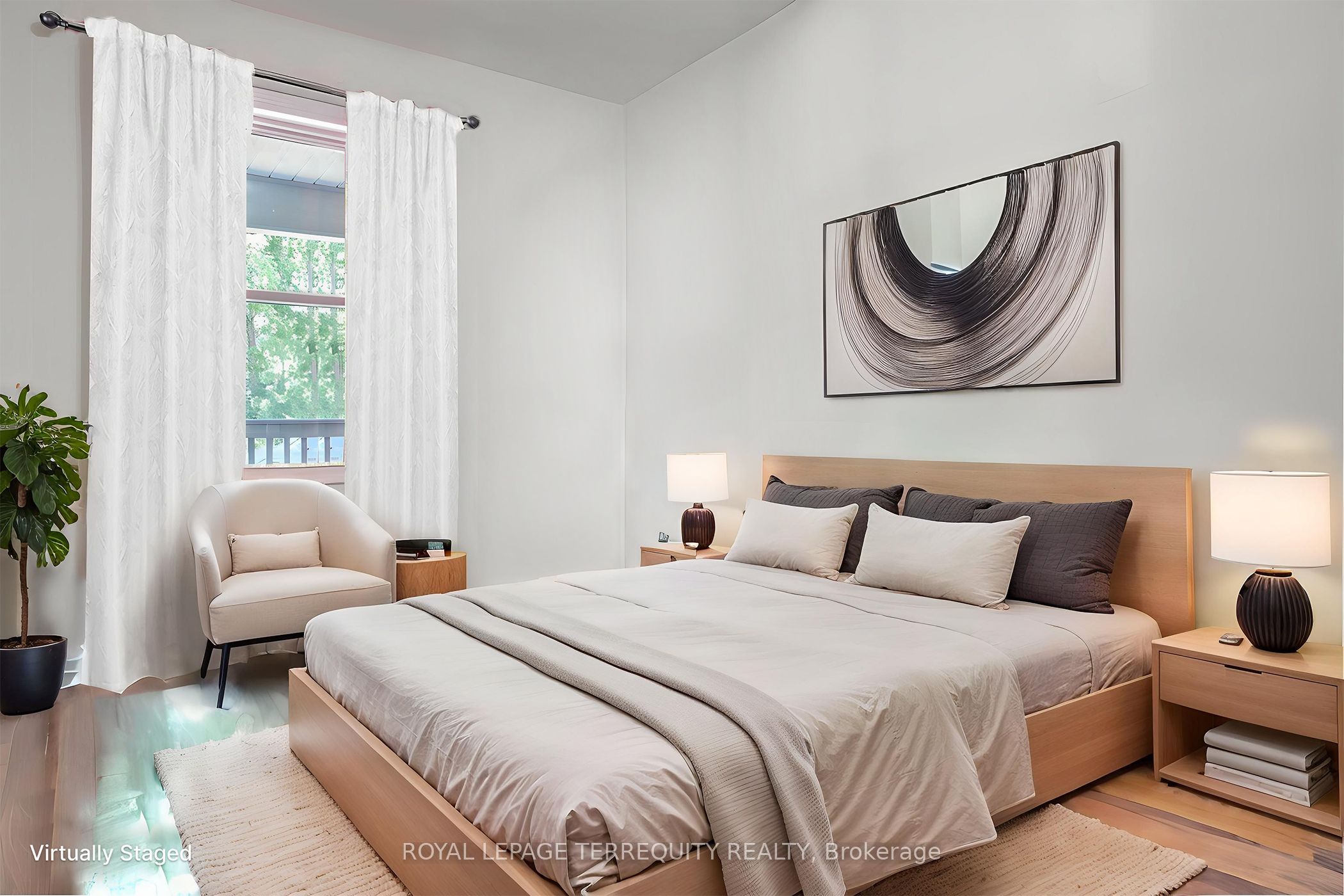 24 Simcoe Street Property Photo 16