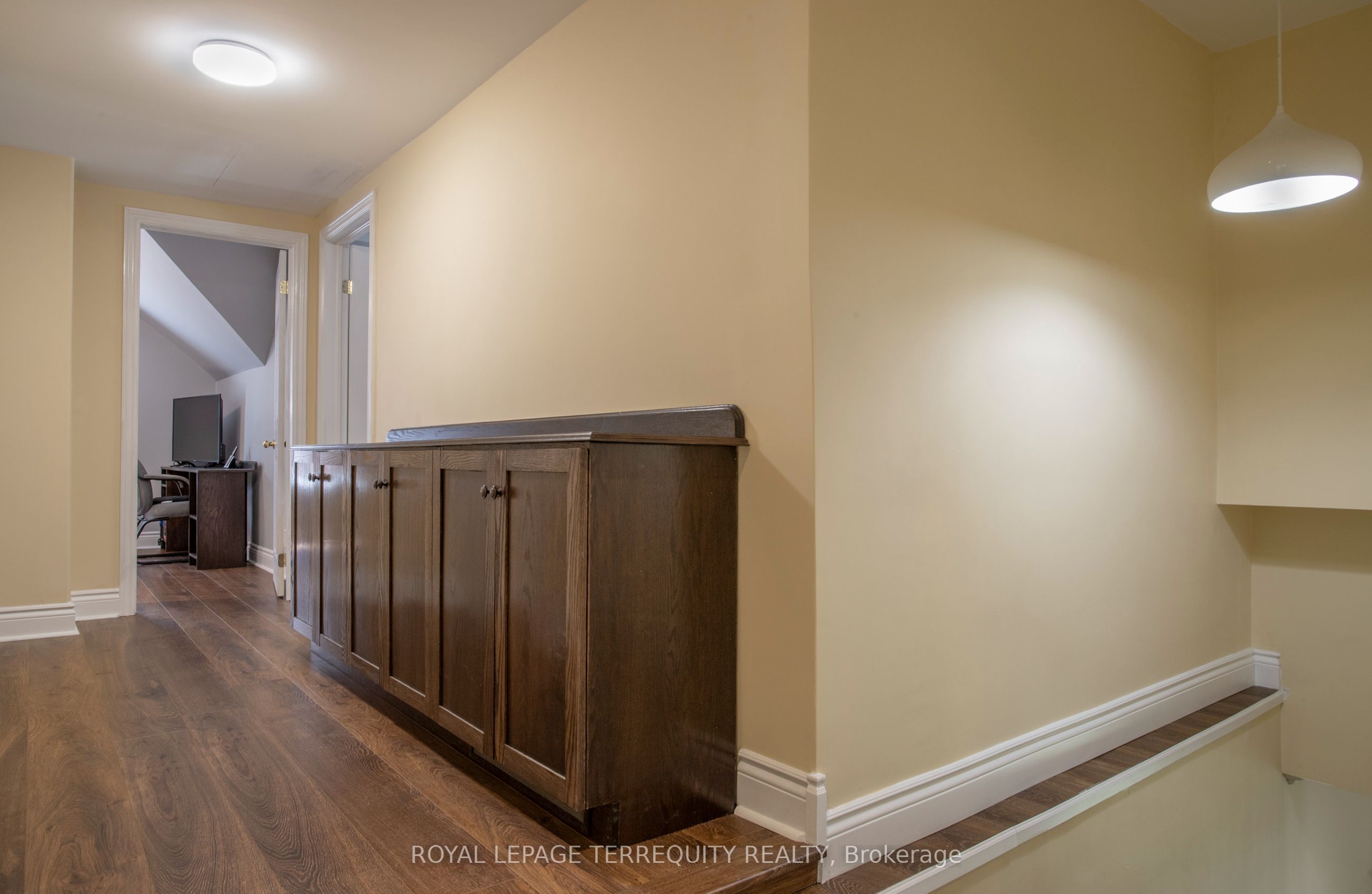 24 Simcoe Street Property Photo 19