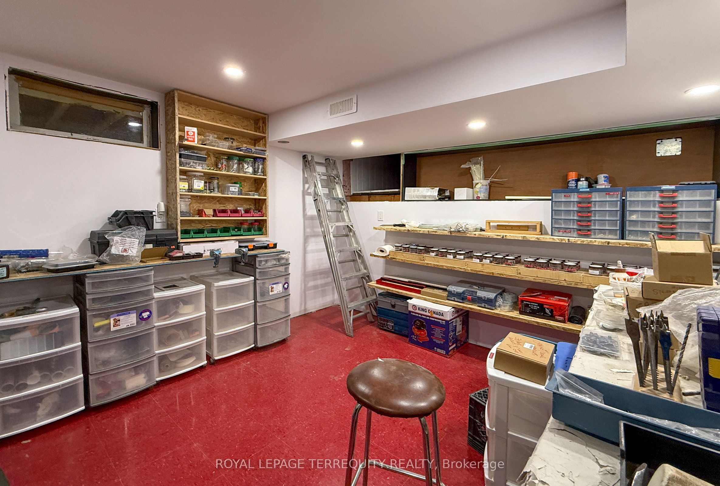 24 Simcoe Street Property Photo 27