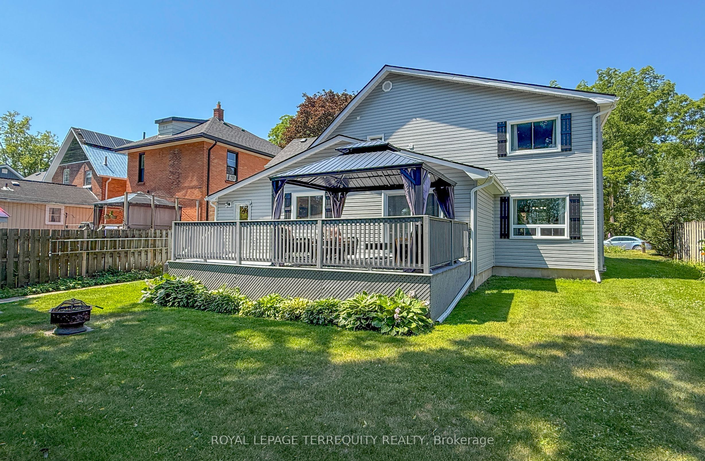24 Simcoe Street Property Photo 30